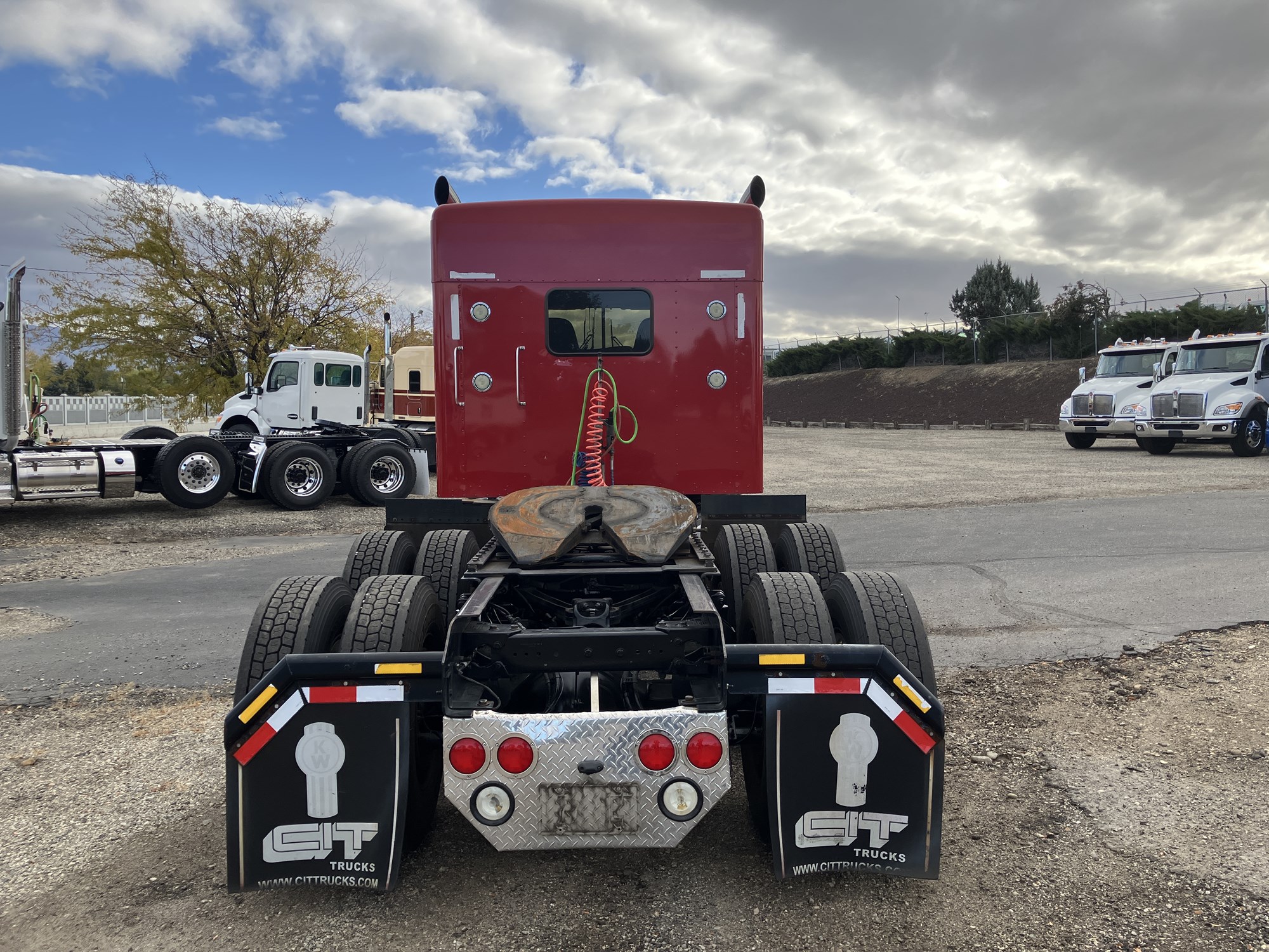 2020 Kenworth T800 - image 4 of 6