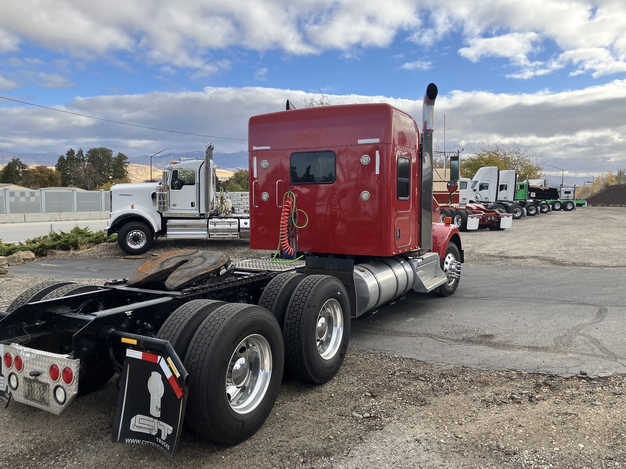 2020 Kenworth T800 - image 5 of 6