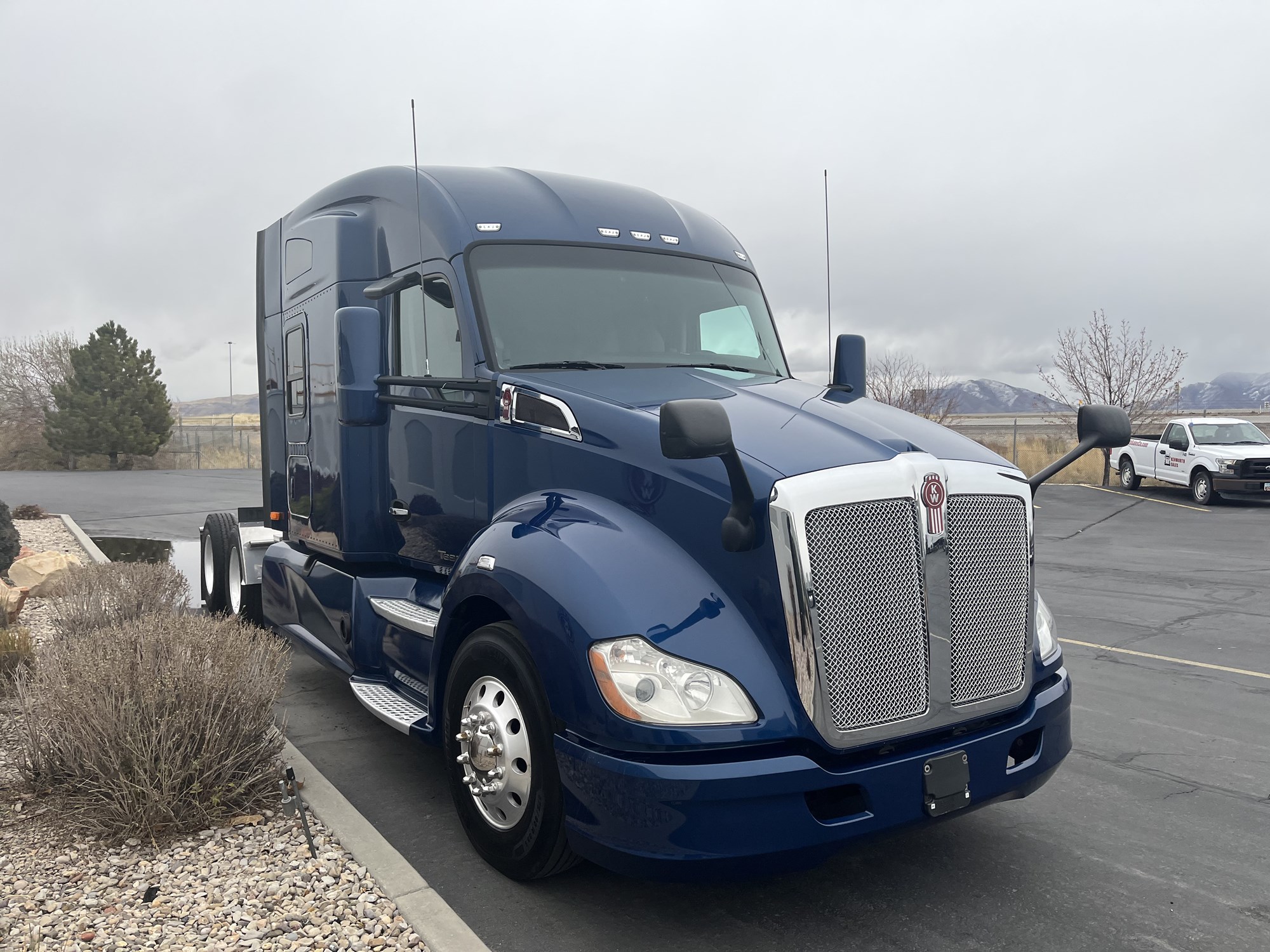 2020 Kenworth T680 - image 4 of 6