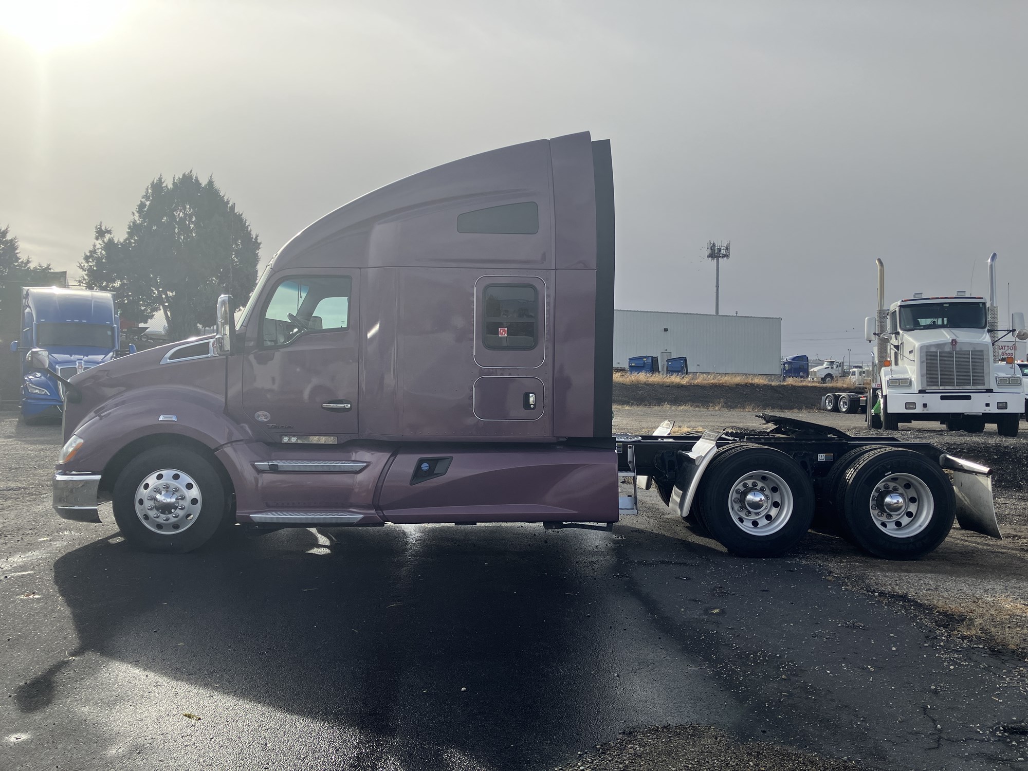 2020 Kenworth T680 - image 2 of 6