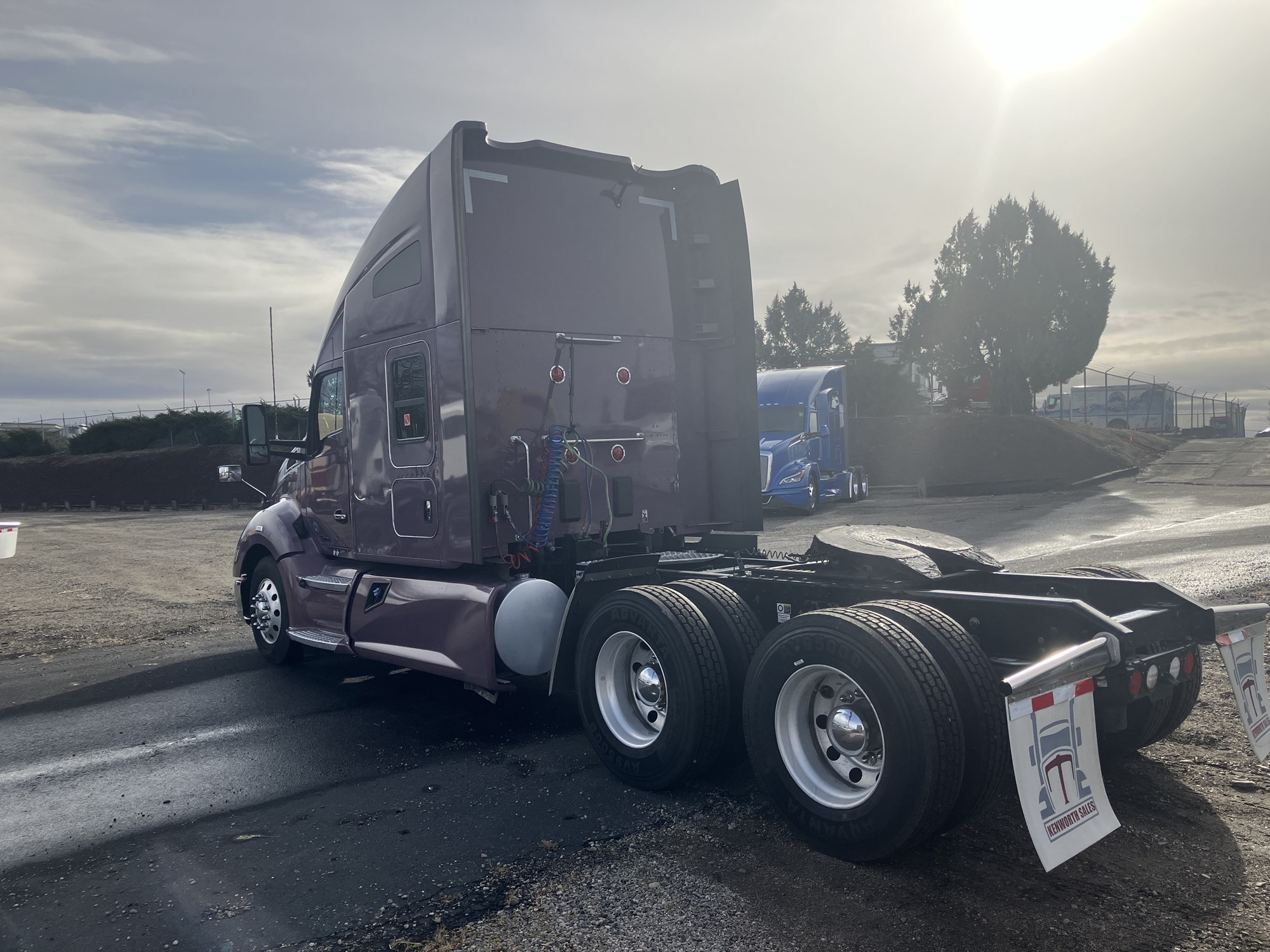 2020 Kenworth T680 - image 3 of 6