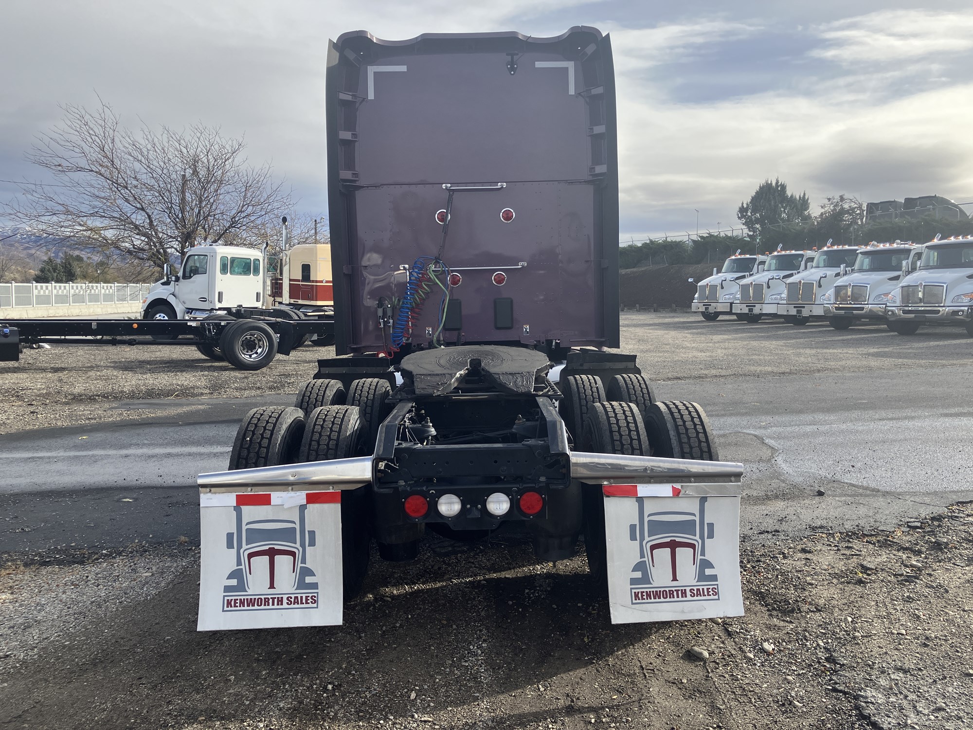 2020 Kenworth T680 - image 4 of 6