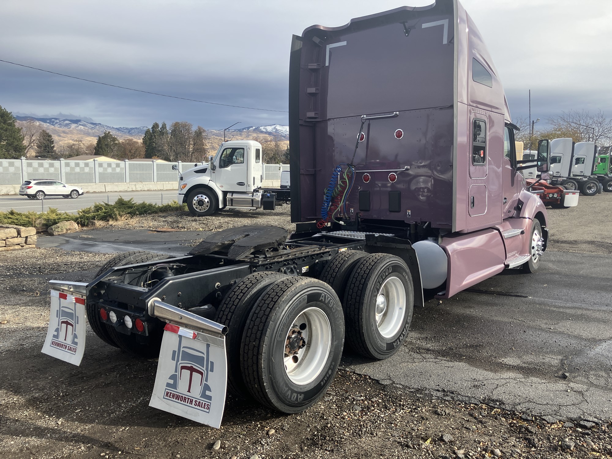 2020 Kenworth T680 - image 5 of 6