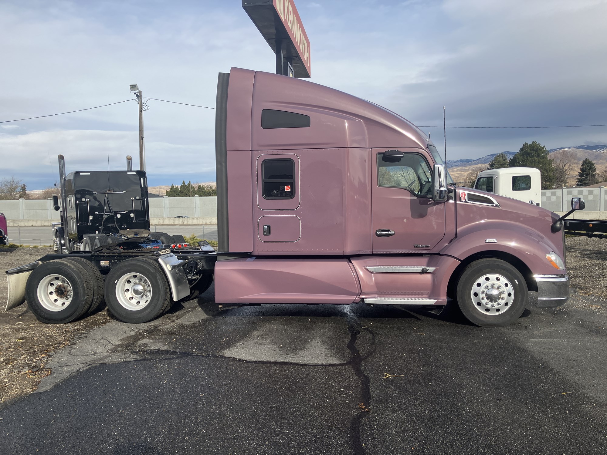 2020 Kenworth T680 - image 6 of 6