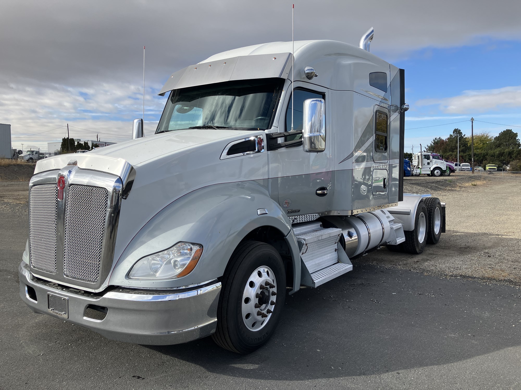 2020 Kenworth T680 - image 1 of 6