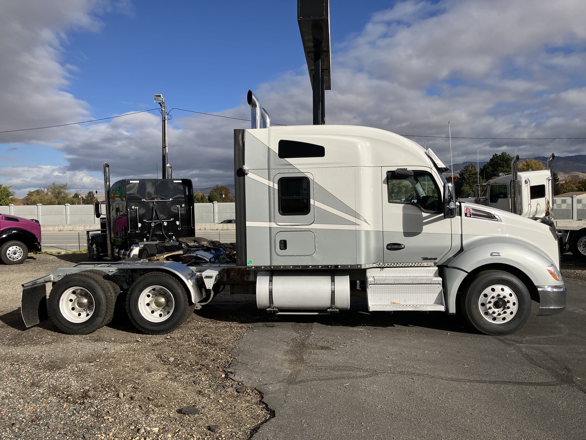 2020 Kenworth T680 - image 6 of 6