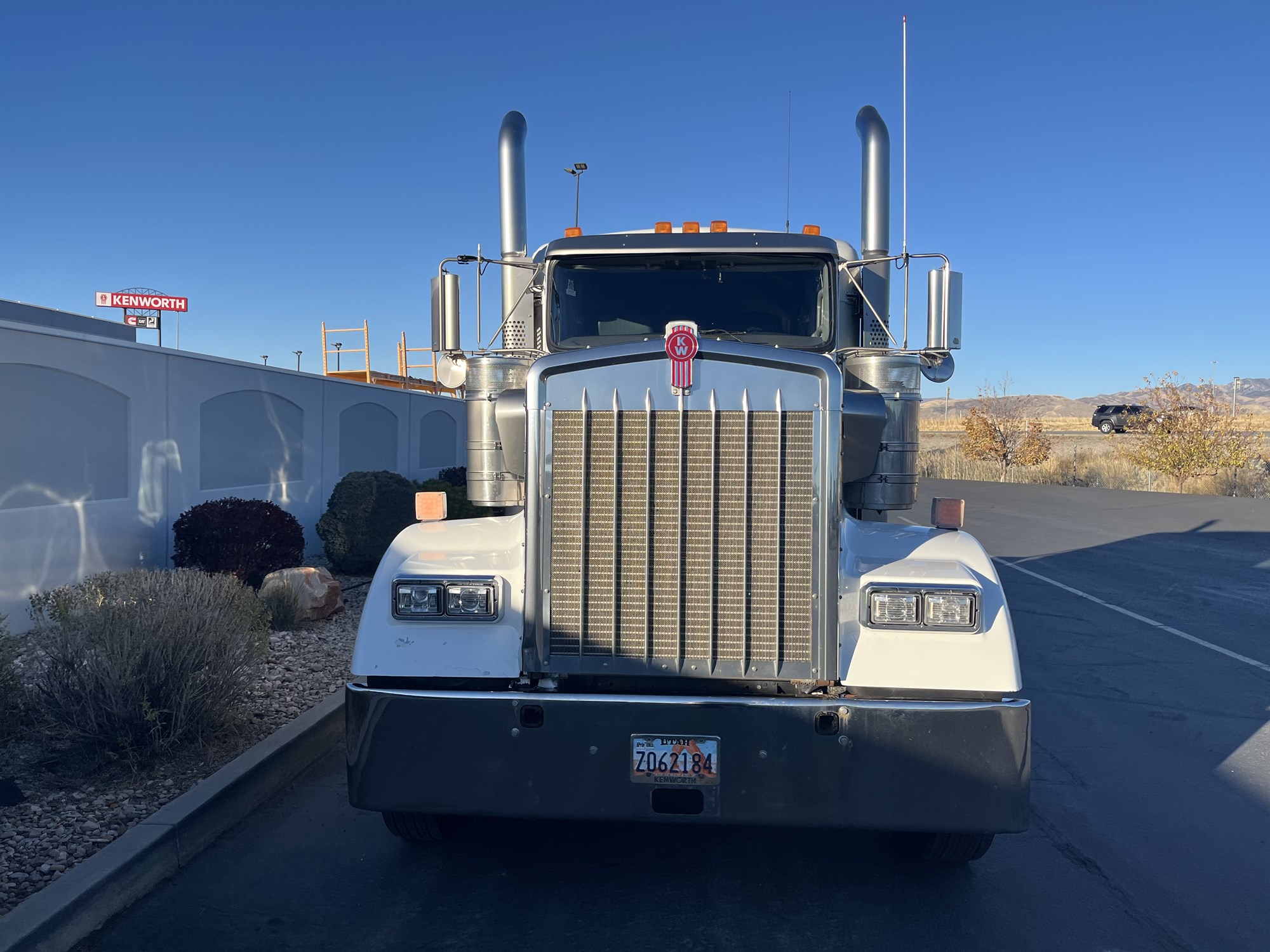 2020 Kenworth W900L - image 3 of 6