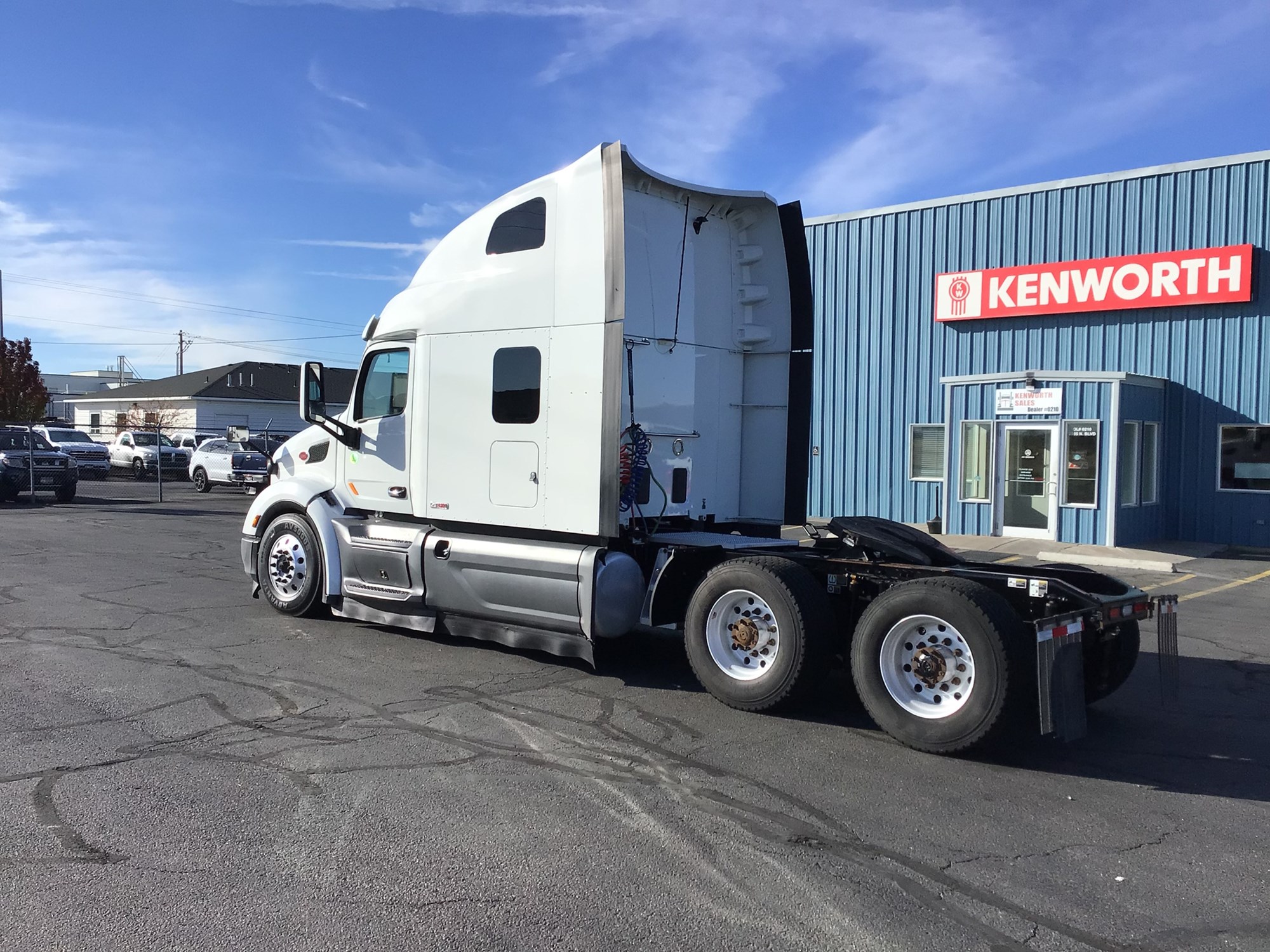 2021 Peterbilt 579 - image 3 of 6