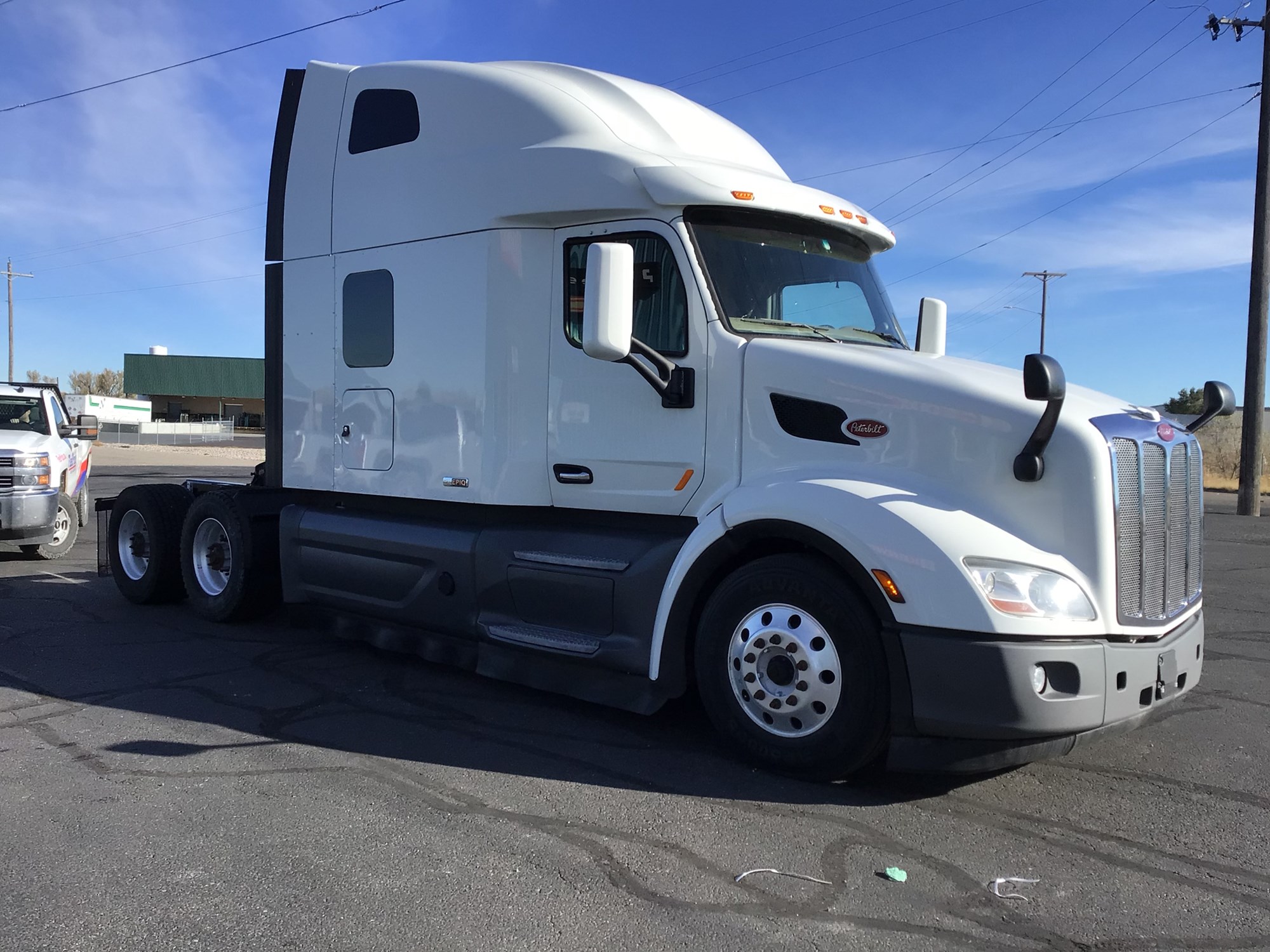 2021 Peterbilt 579 - image 4 of 6