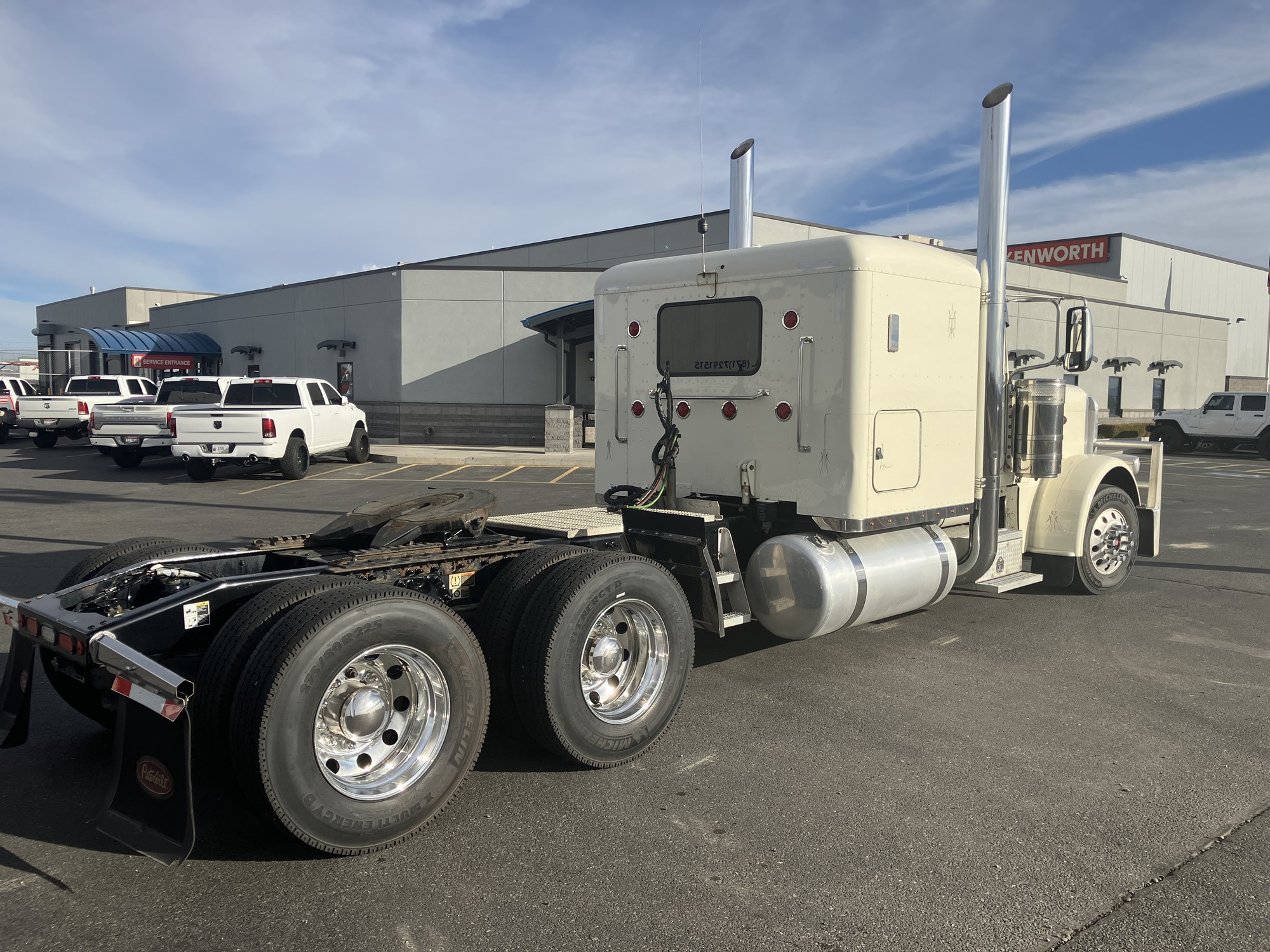 2021 Peterbilt 389 - image 5 of 6