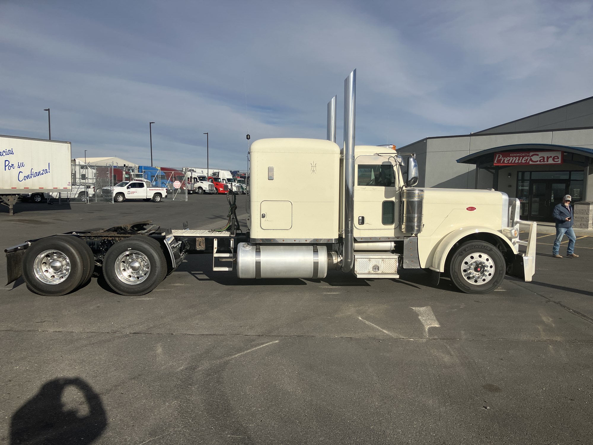 2021 Peterbilt 389 - image 6 of 6