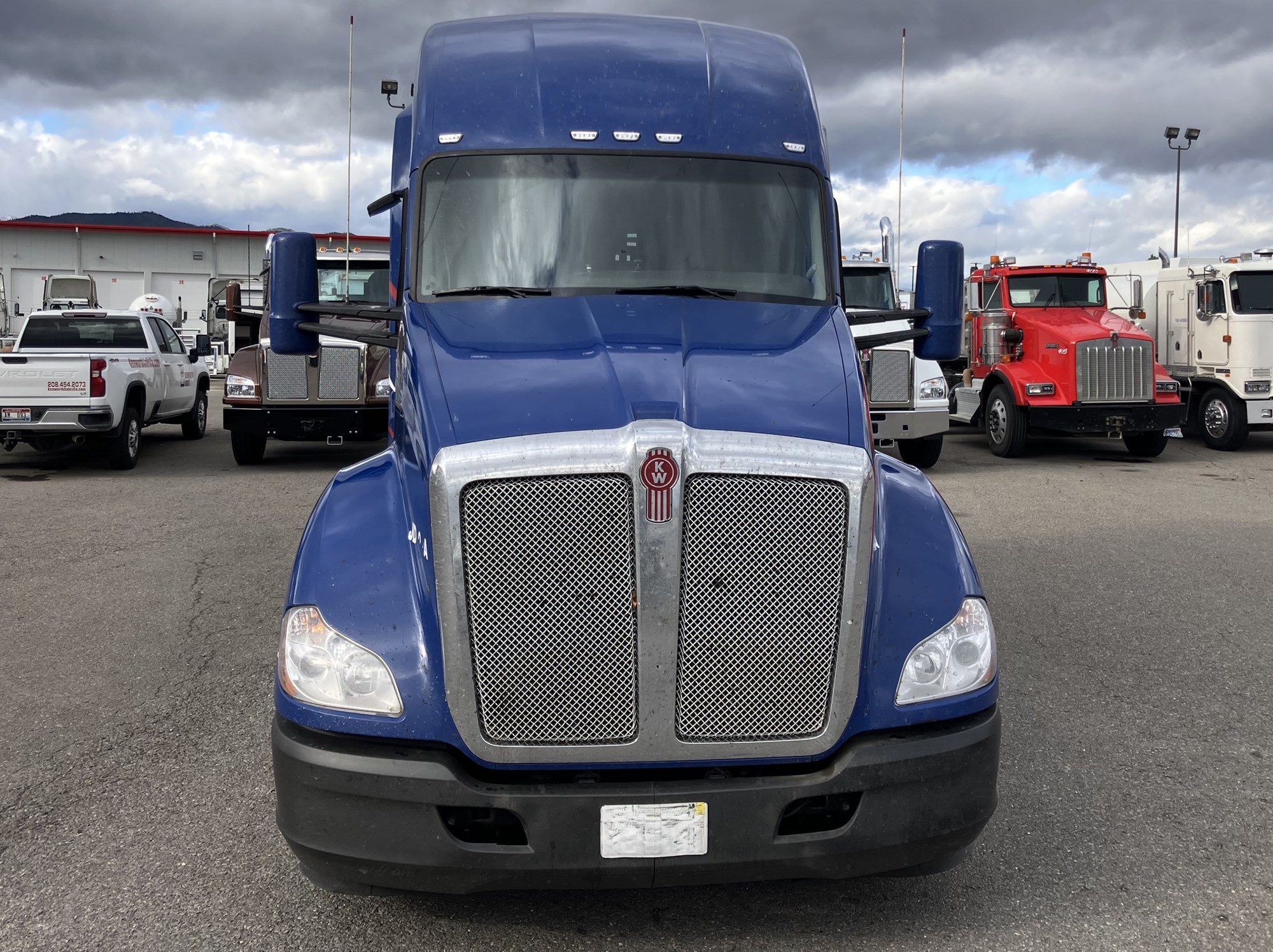 2022 Kenworth T680 - image 2 of 6