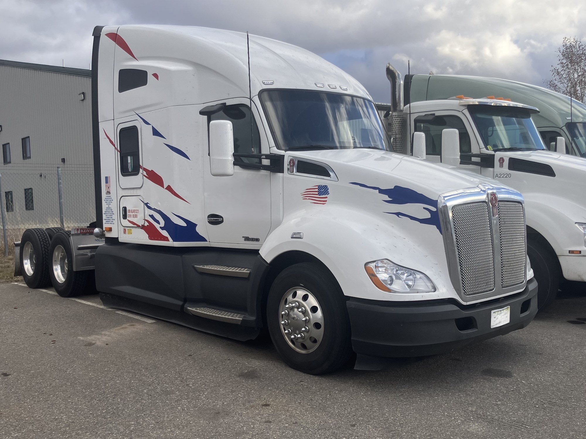 2022 Kenworth T680 - image 1 of 1