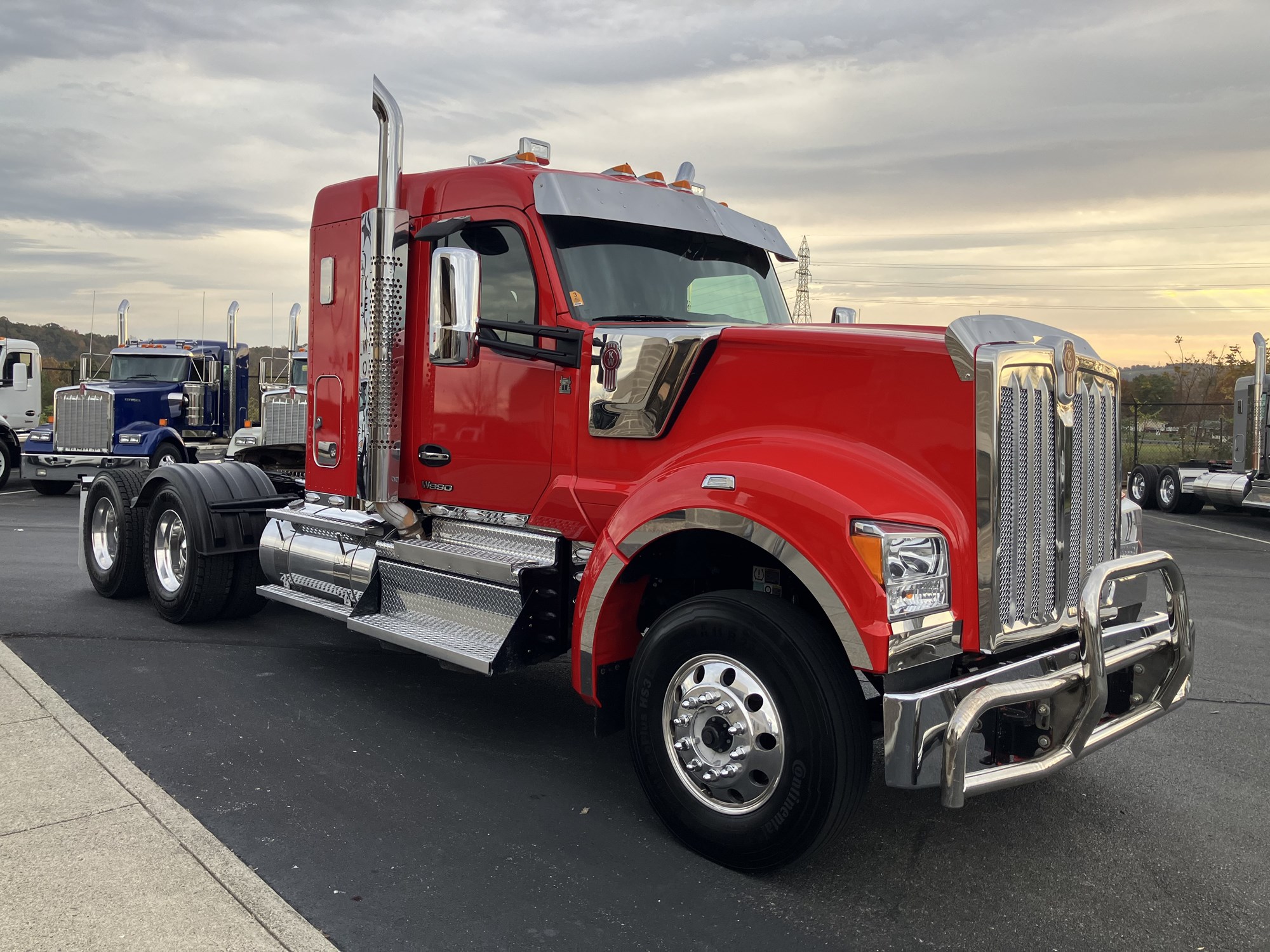 2023 Kenworth W990 - image 3 of 6