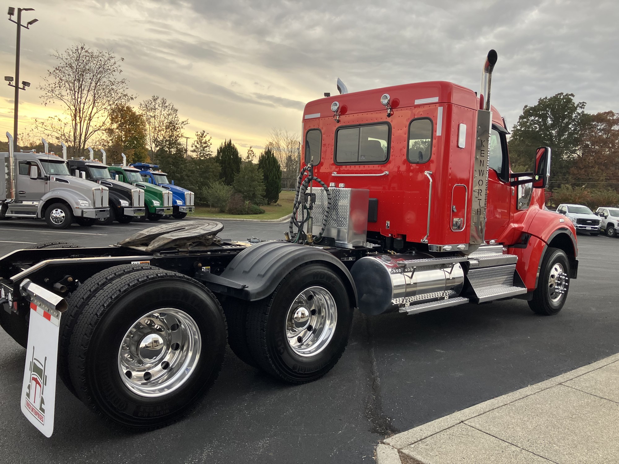 2023 Kenworth W990 - image 4 of 6