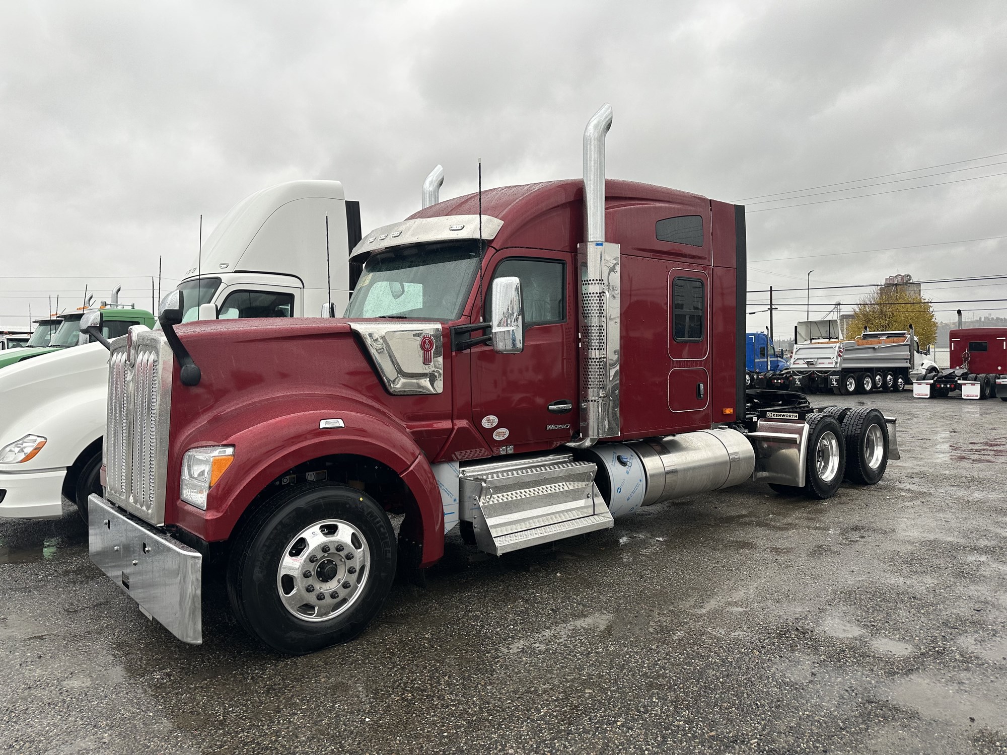 2025 Kenworth W990 - image 1 of 6