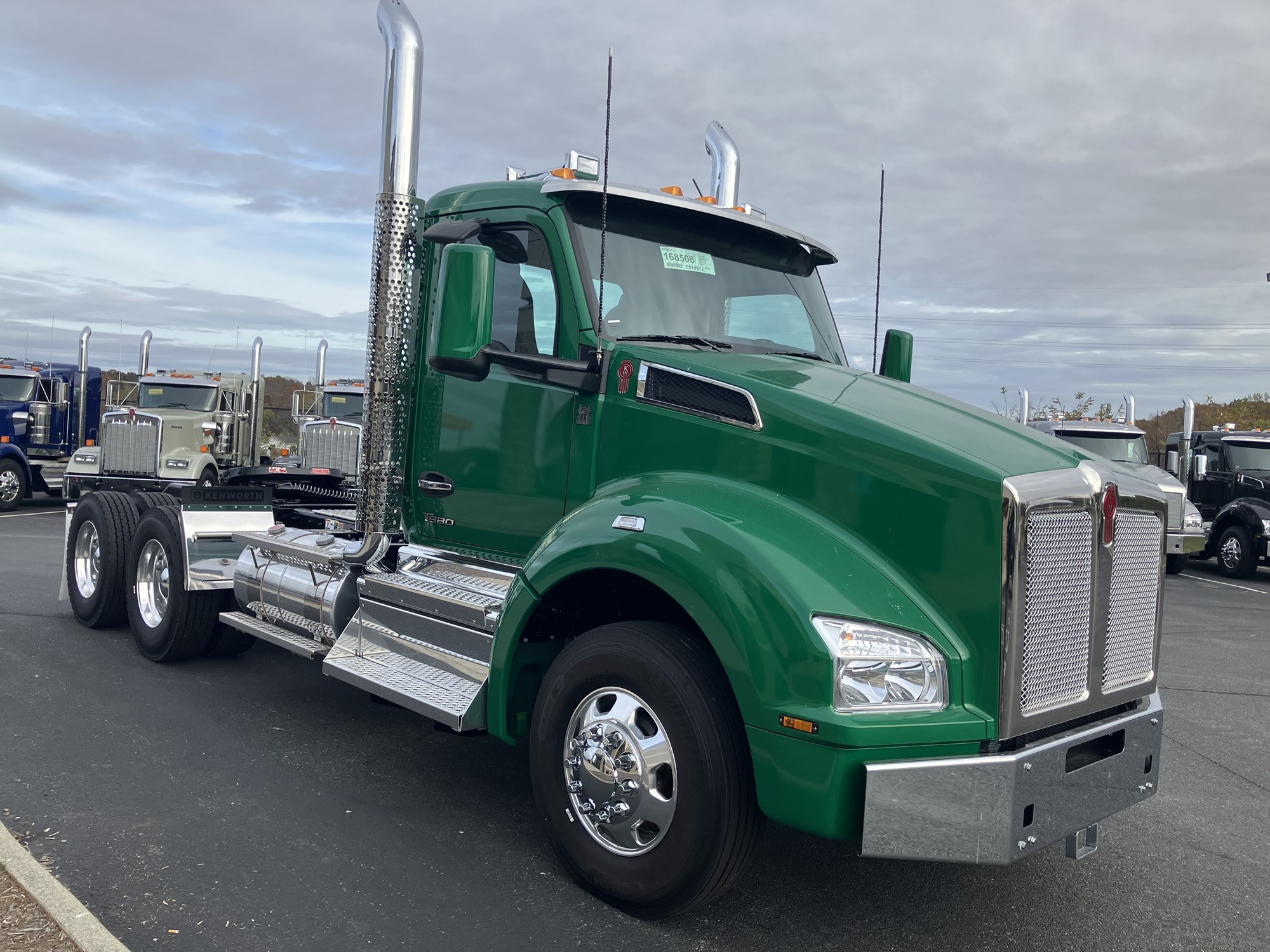 2025 Kenworth T880 - image 3 of 6