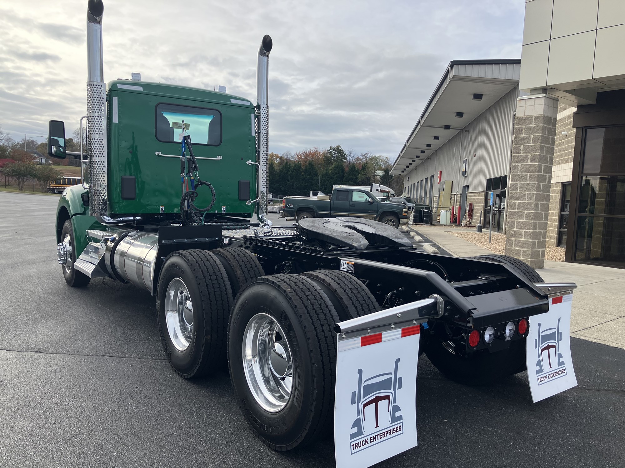 2025 Kenworth T880 - image 5 of 6