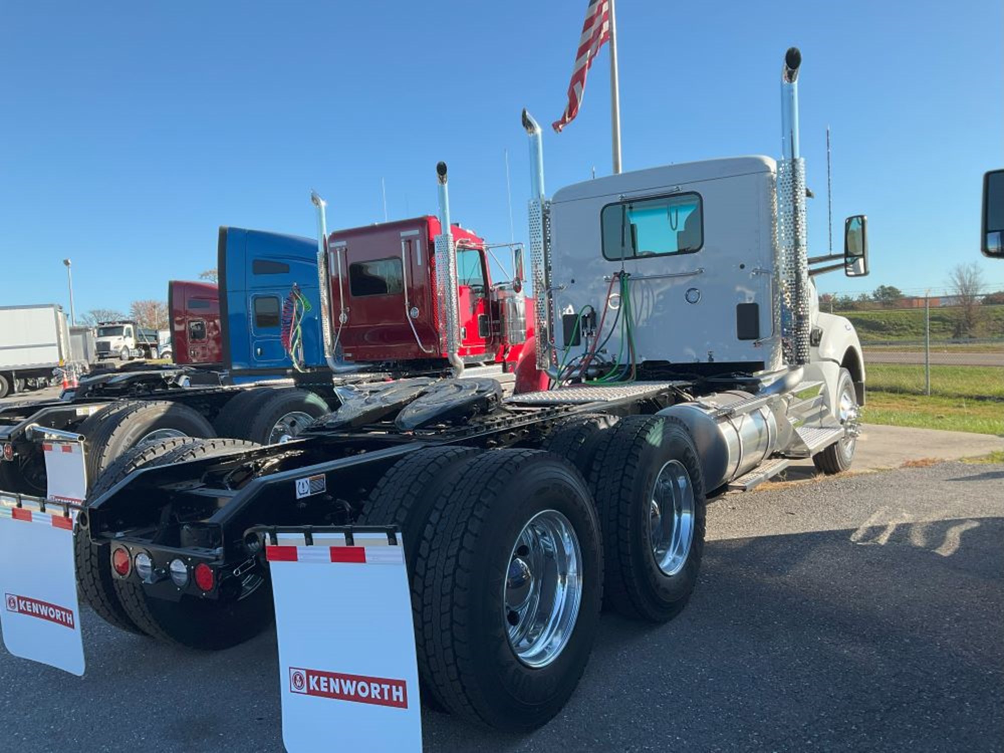 2025 Kenworth T880 - image 4 of 5