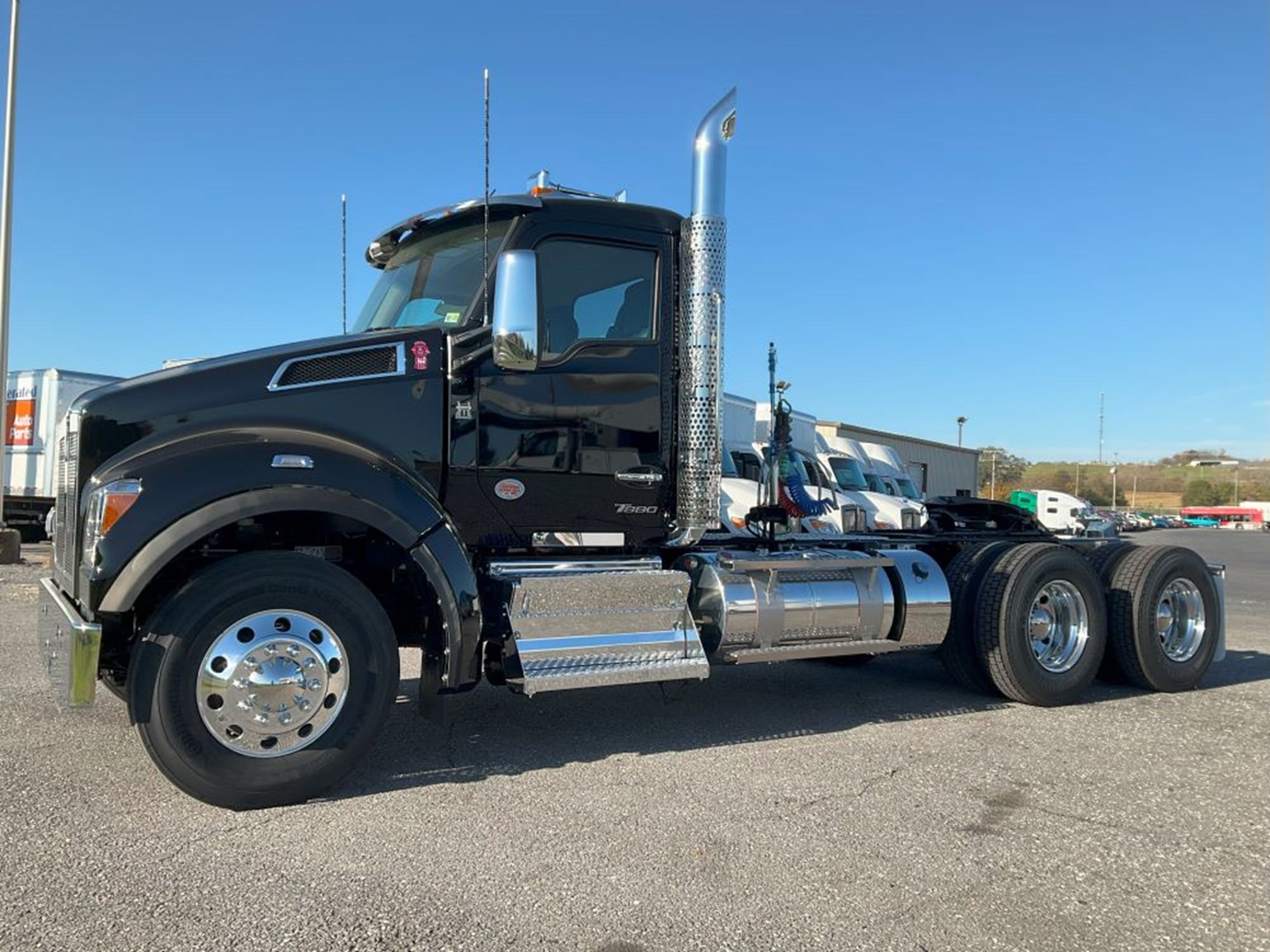 2025 Kenworth T880 - image 1 of 6