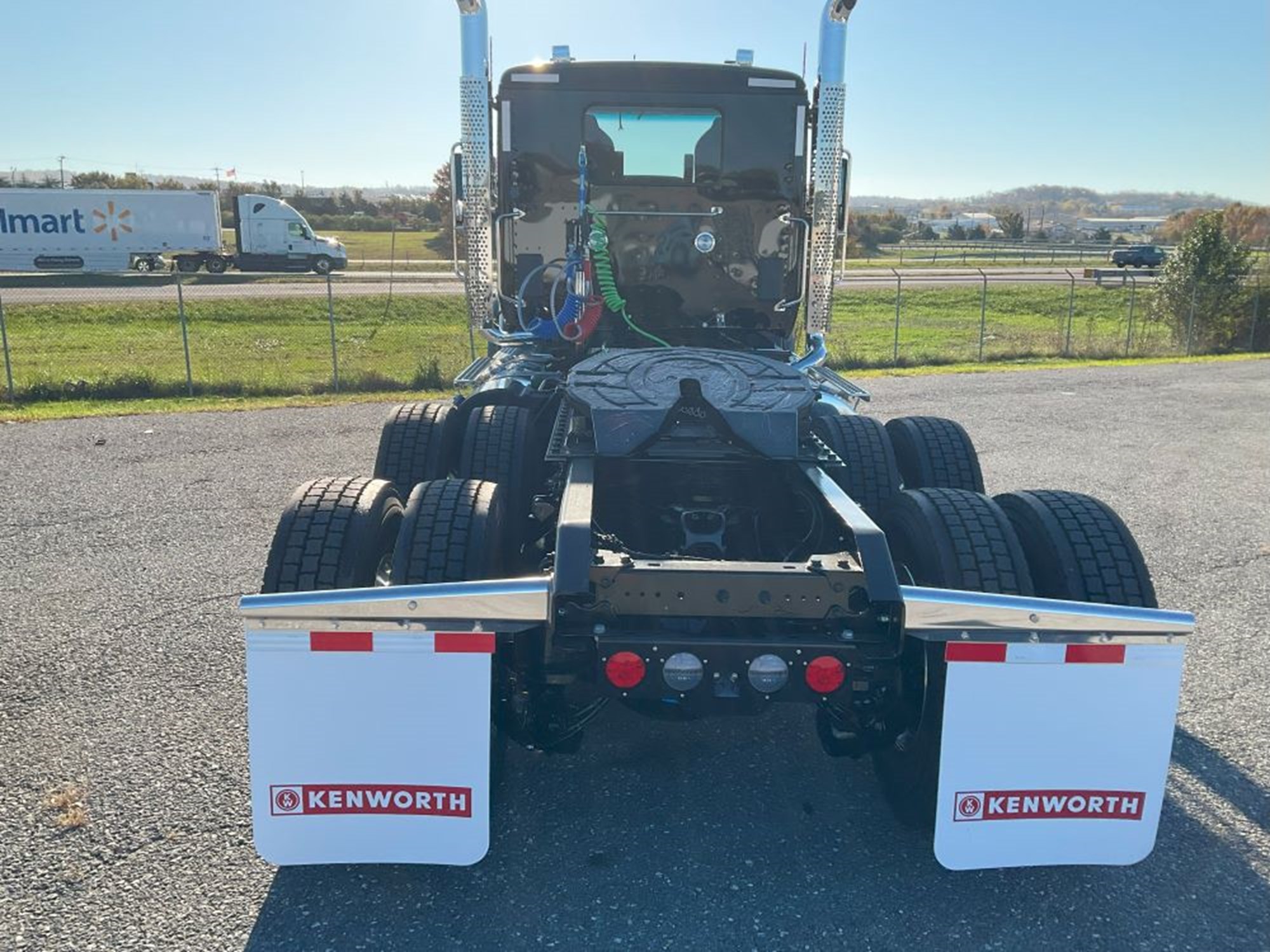 2025 Kenworth T880 - image 3 of 6