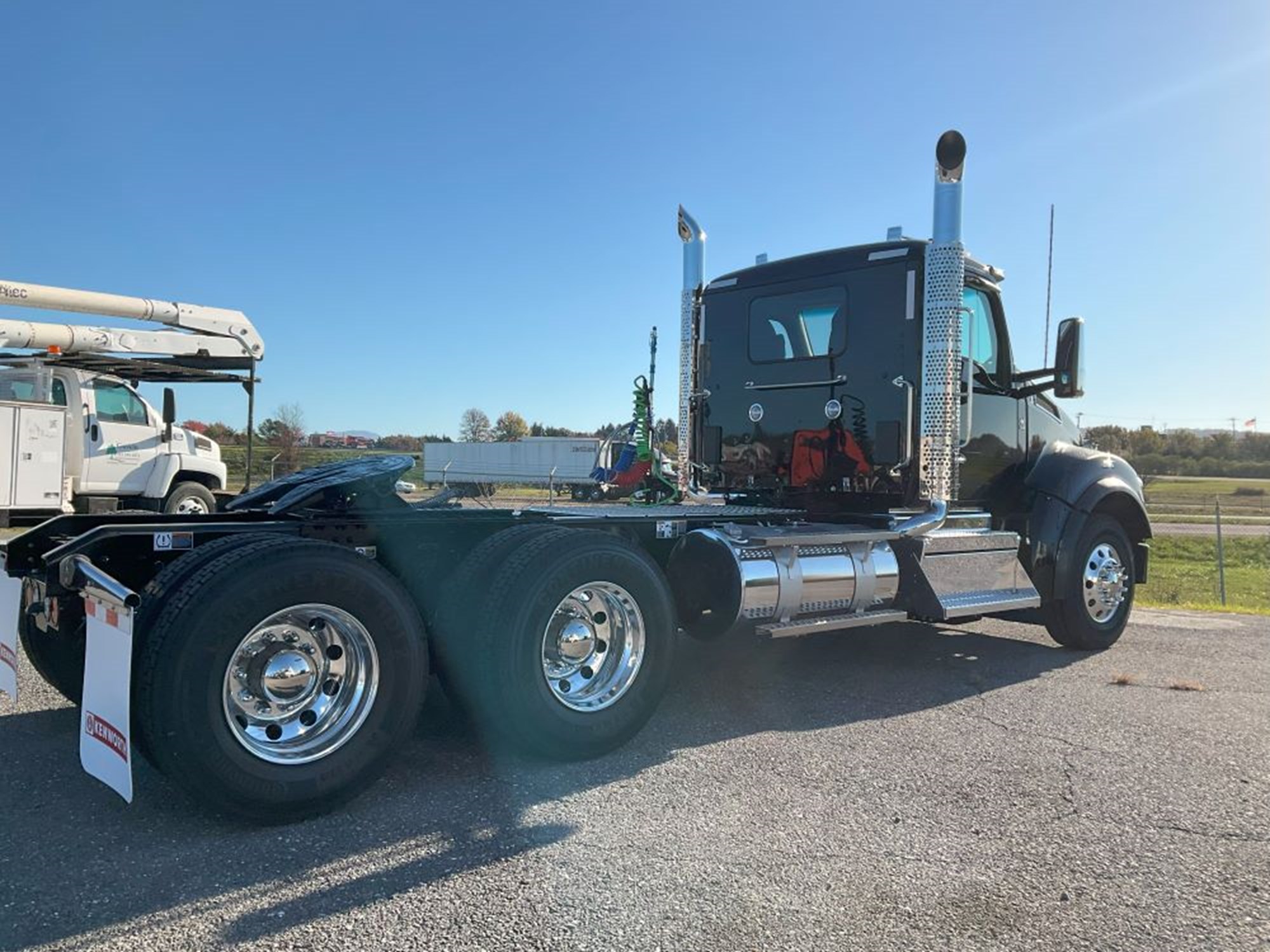 2025 Kenworth T880 - image 4 of 6