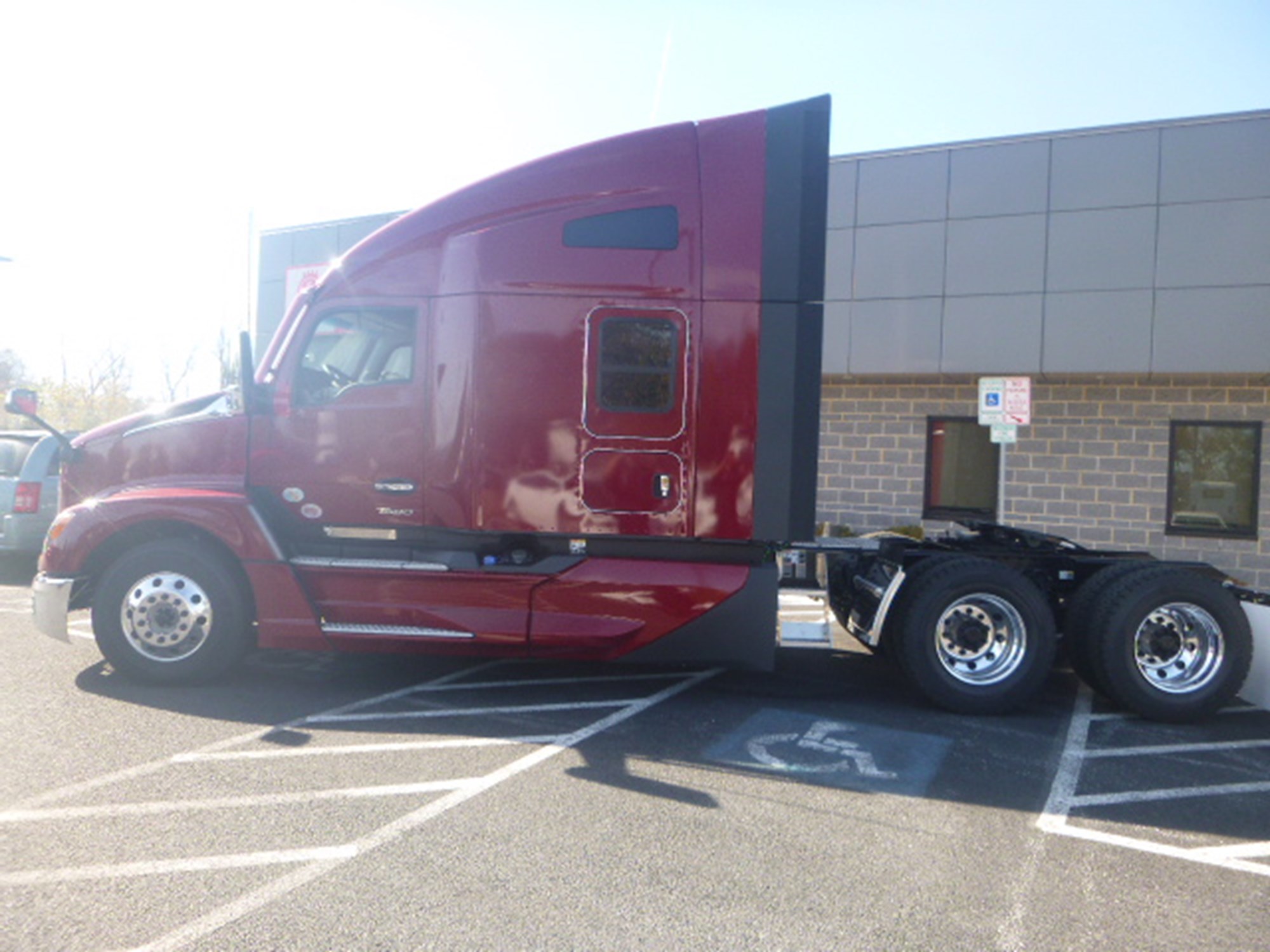 2025 Kenworth T680 Next Gen - image 1 of 6