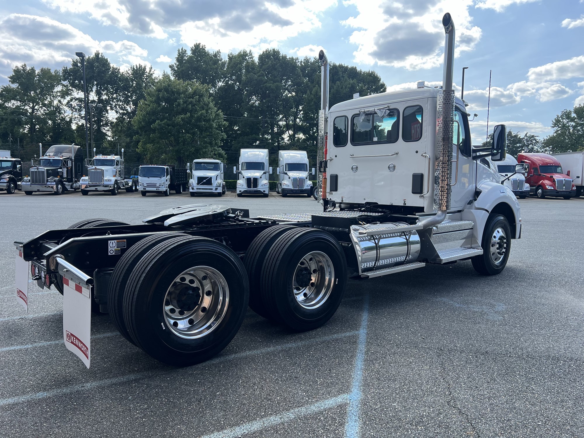 2025 Kenworth T880 - image 4 of 6