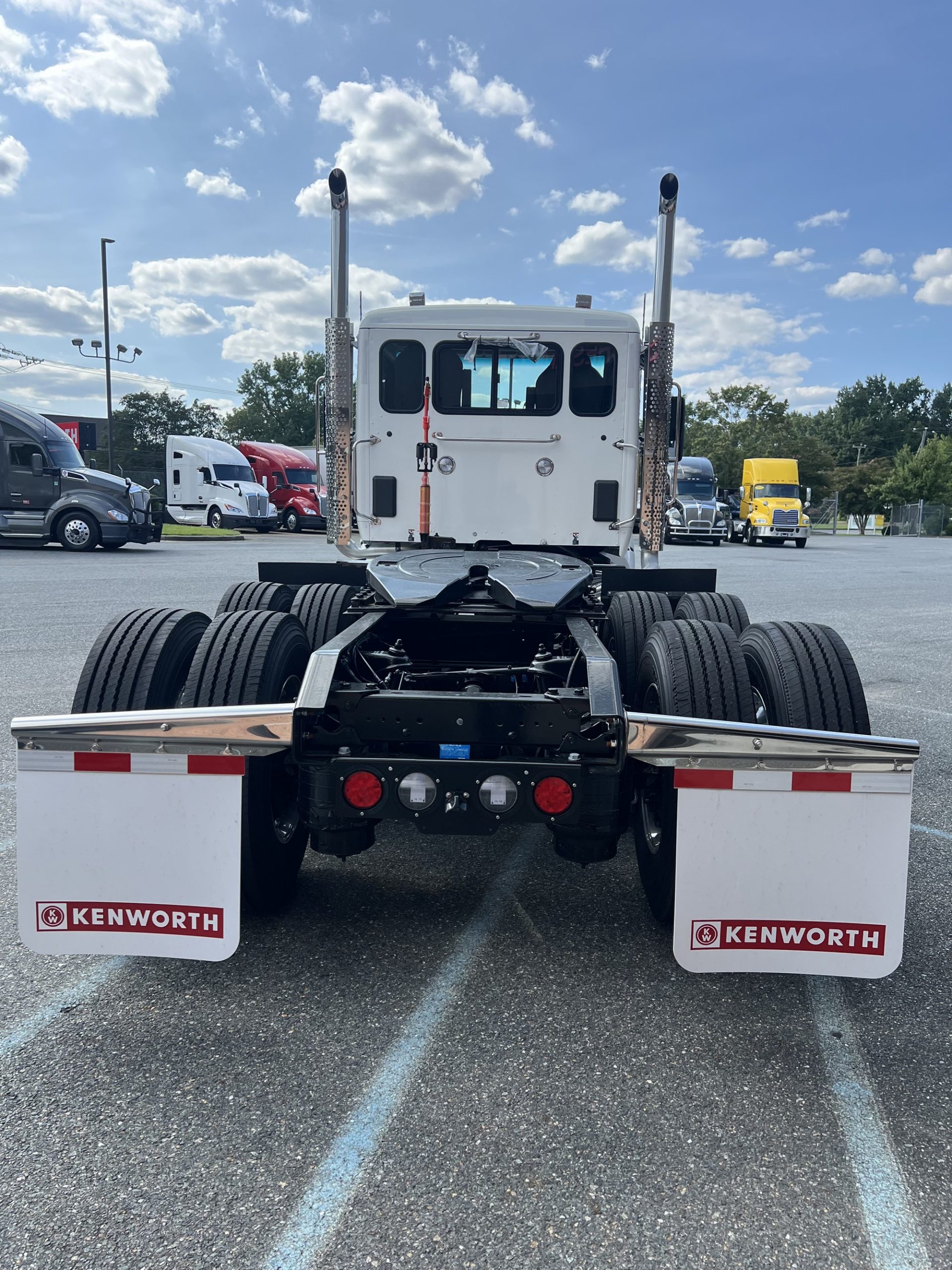 2025 Kenworth T880 - image 5 of 6