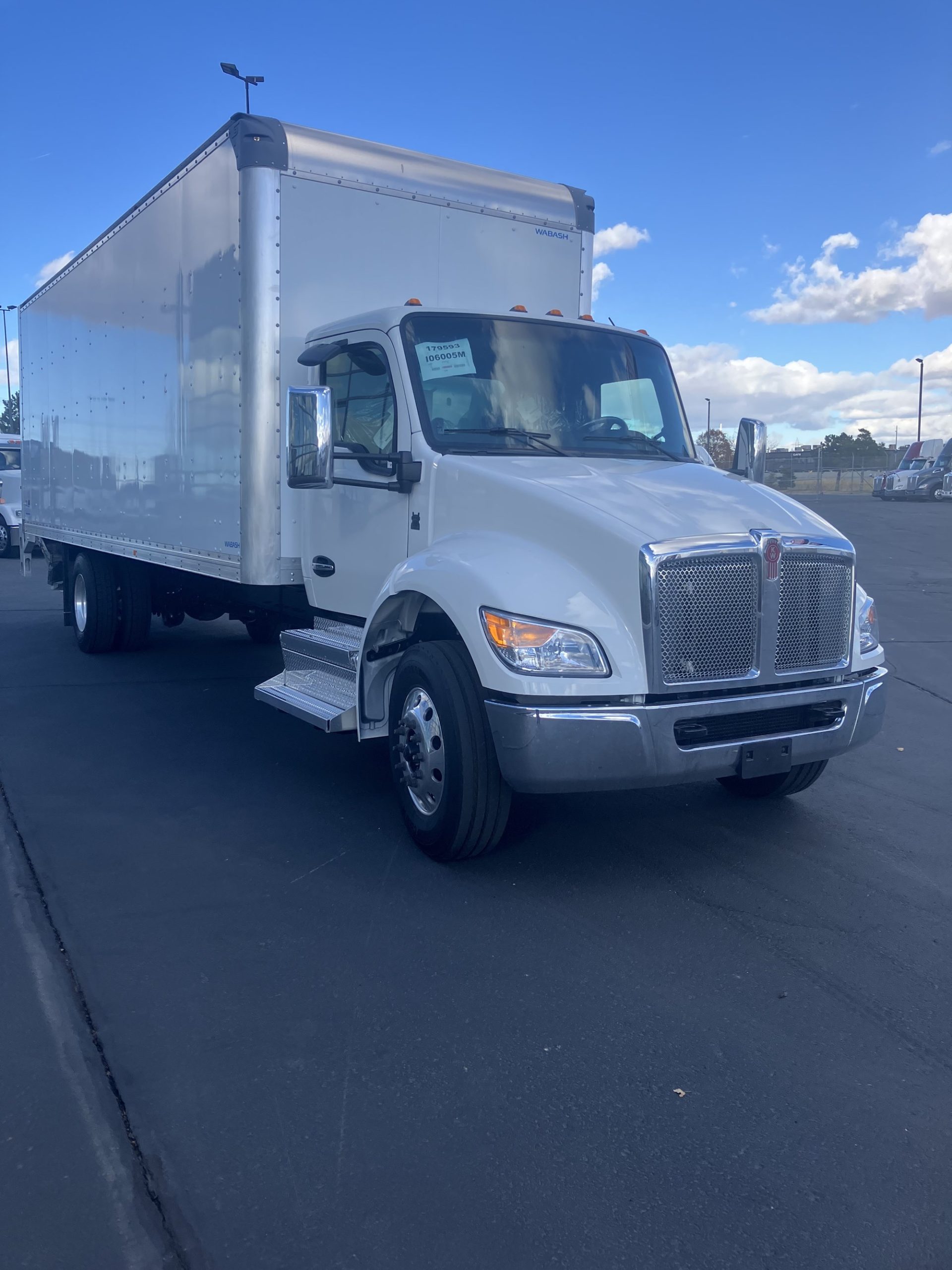 2025 Kenworth T280 - image 3 of 6