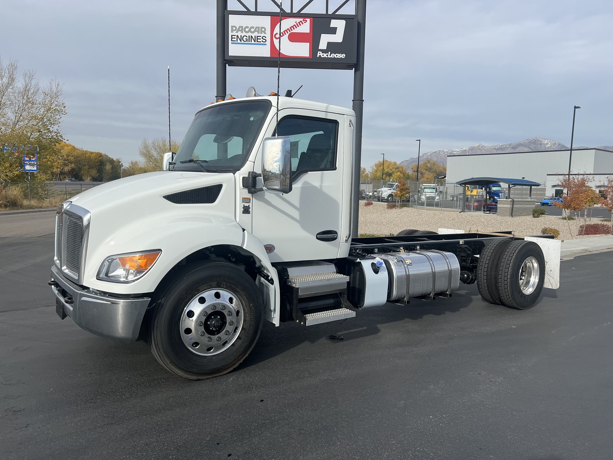 2025 Kenworth T380 - image 1 of 6