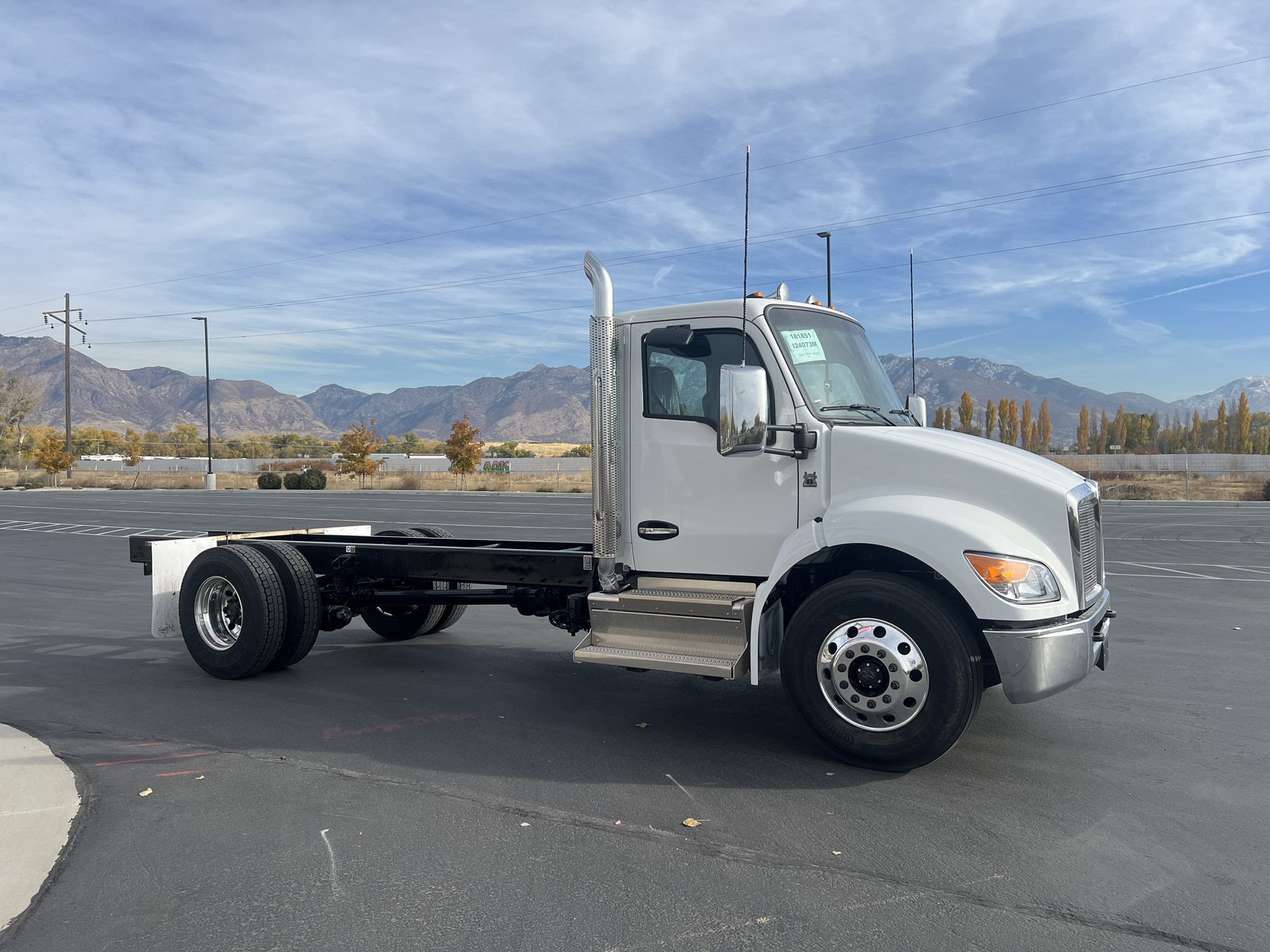 2025 Kenworth T380 - image 2 of 6