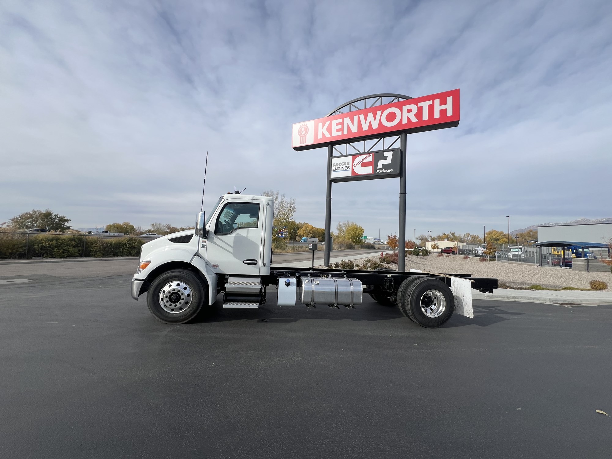 2025 Kenworth T380 - image 3 of 6