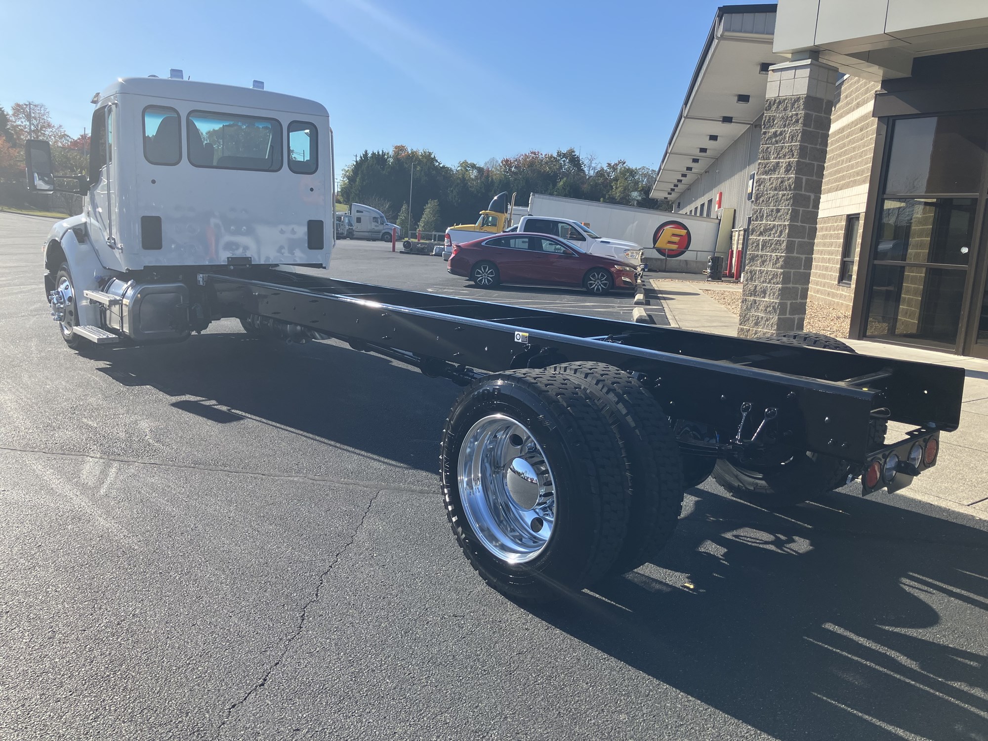 2025 Kenworth T280 - image 5 of 6