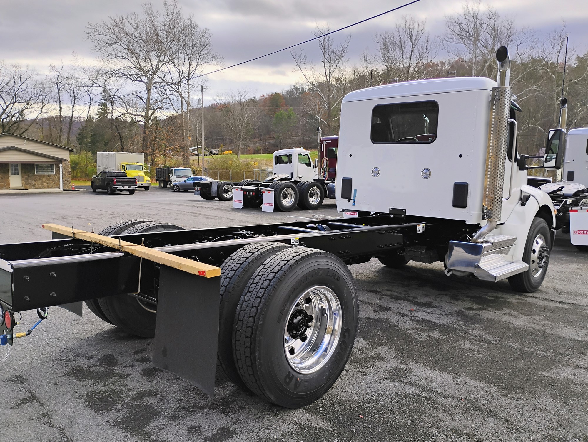 2025 Kenworth T380 - image 5 of 6