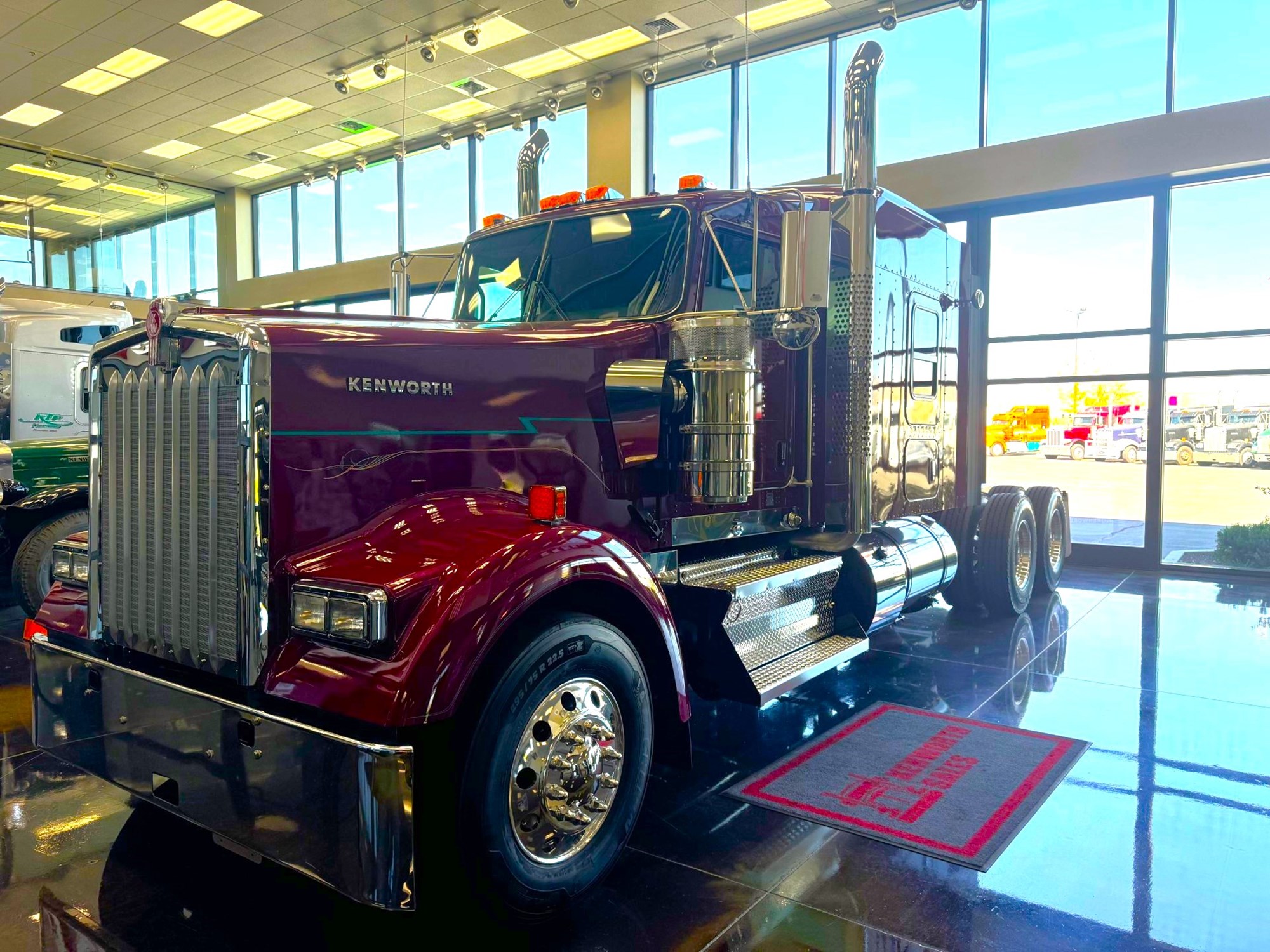 2025 Kenworth W900B - image 1 of 4