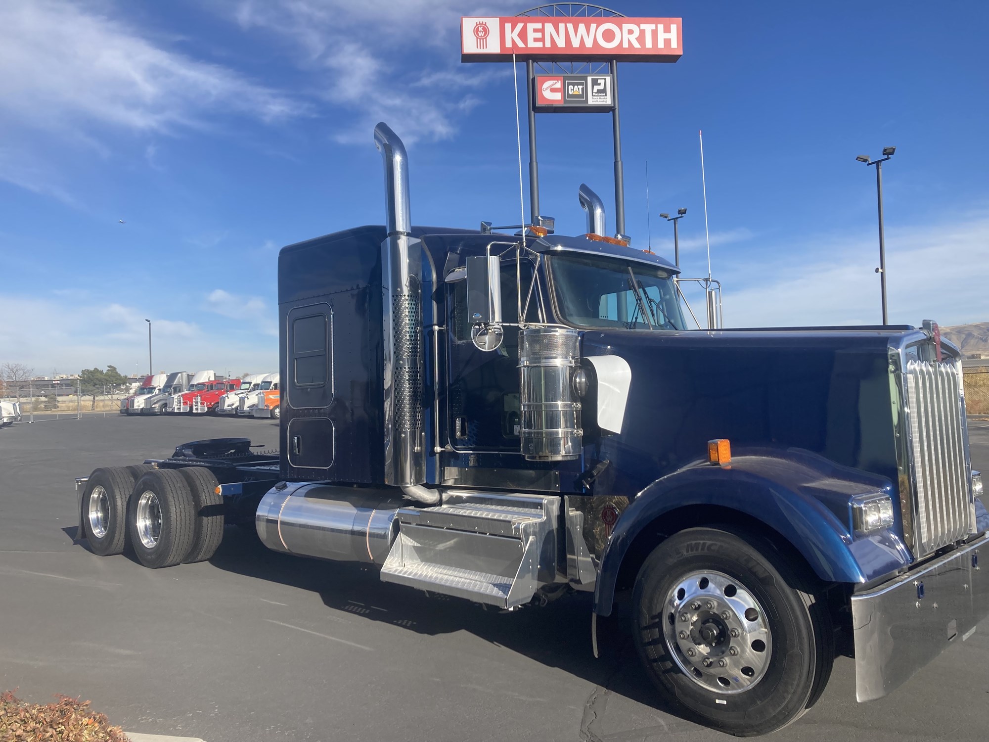 2025 Kenworth W900L - image 1 of 6