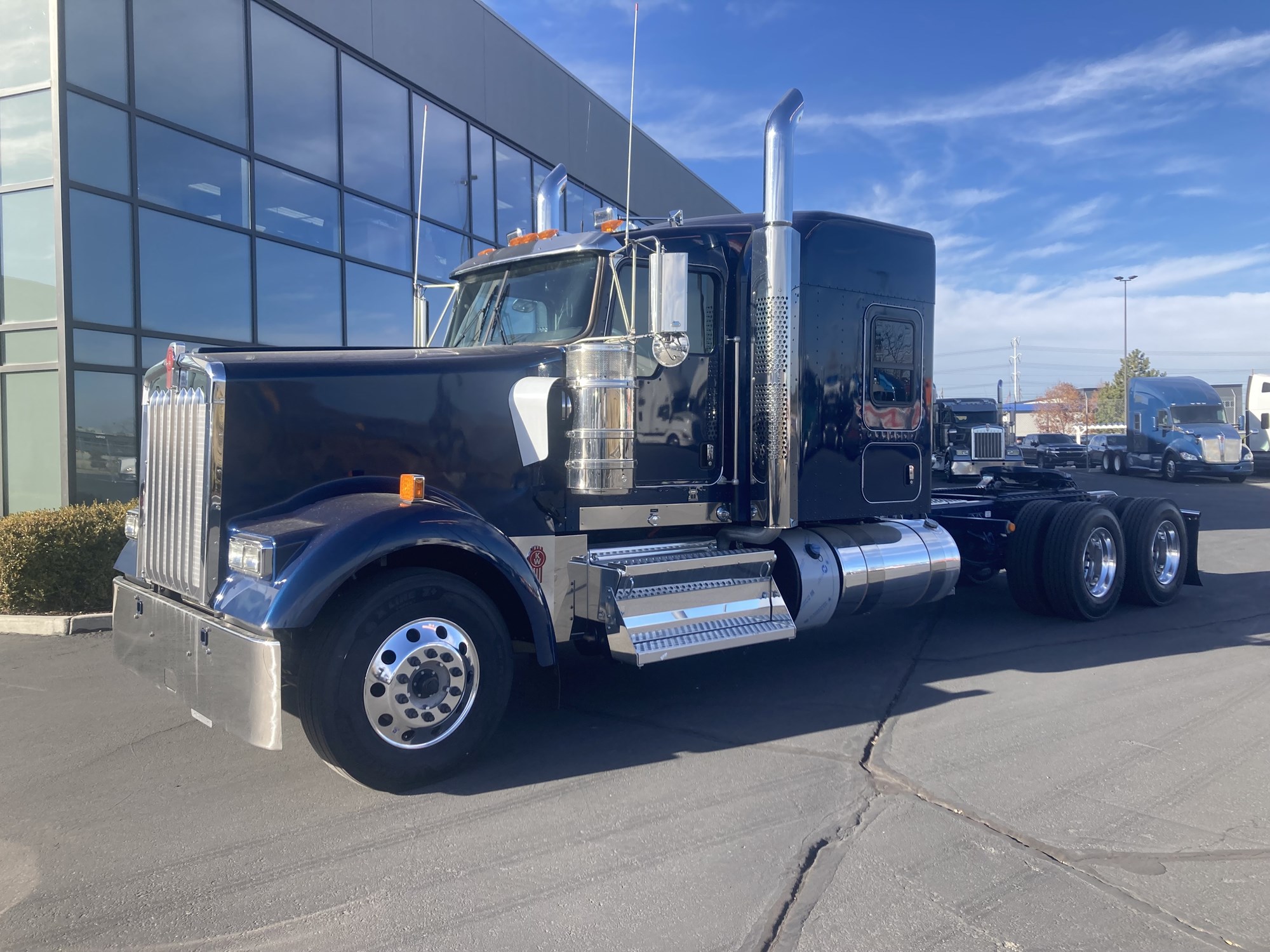 2025 Kenworth W900L - image 2 of 6