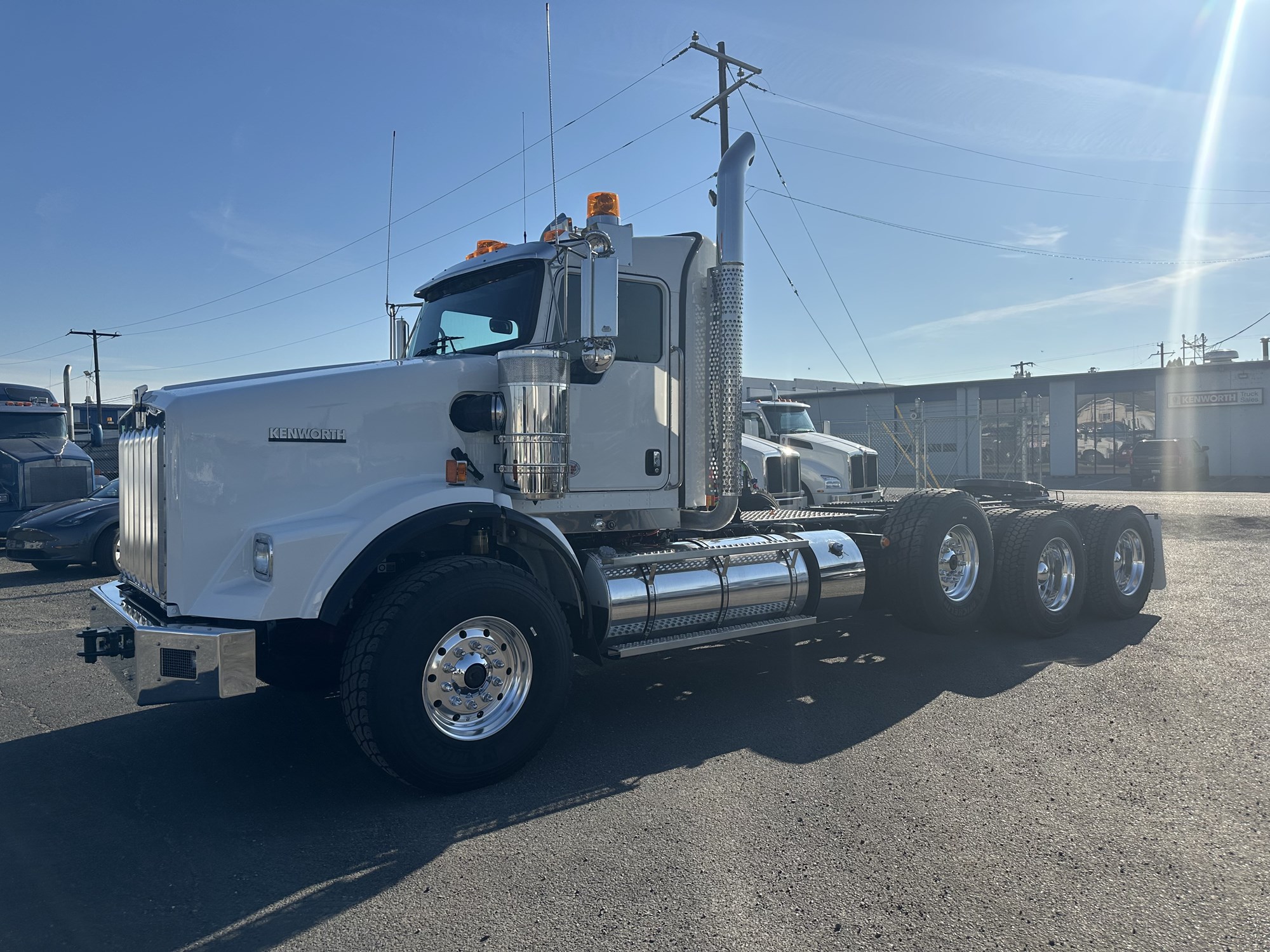 2025 Kenworth T800B - image 1 of 6