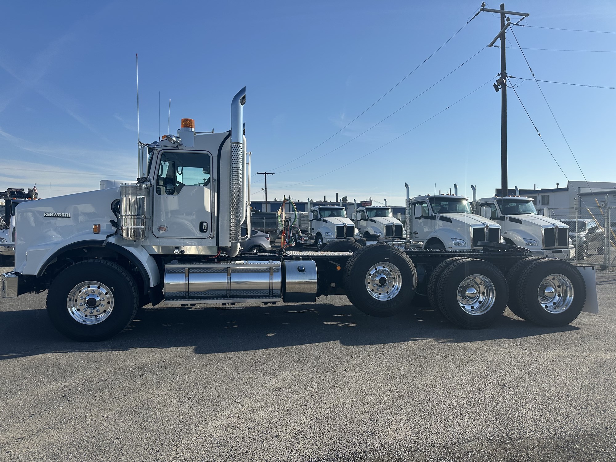 2025 Kenworth T800B - image 3 of 6