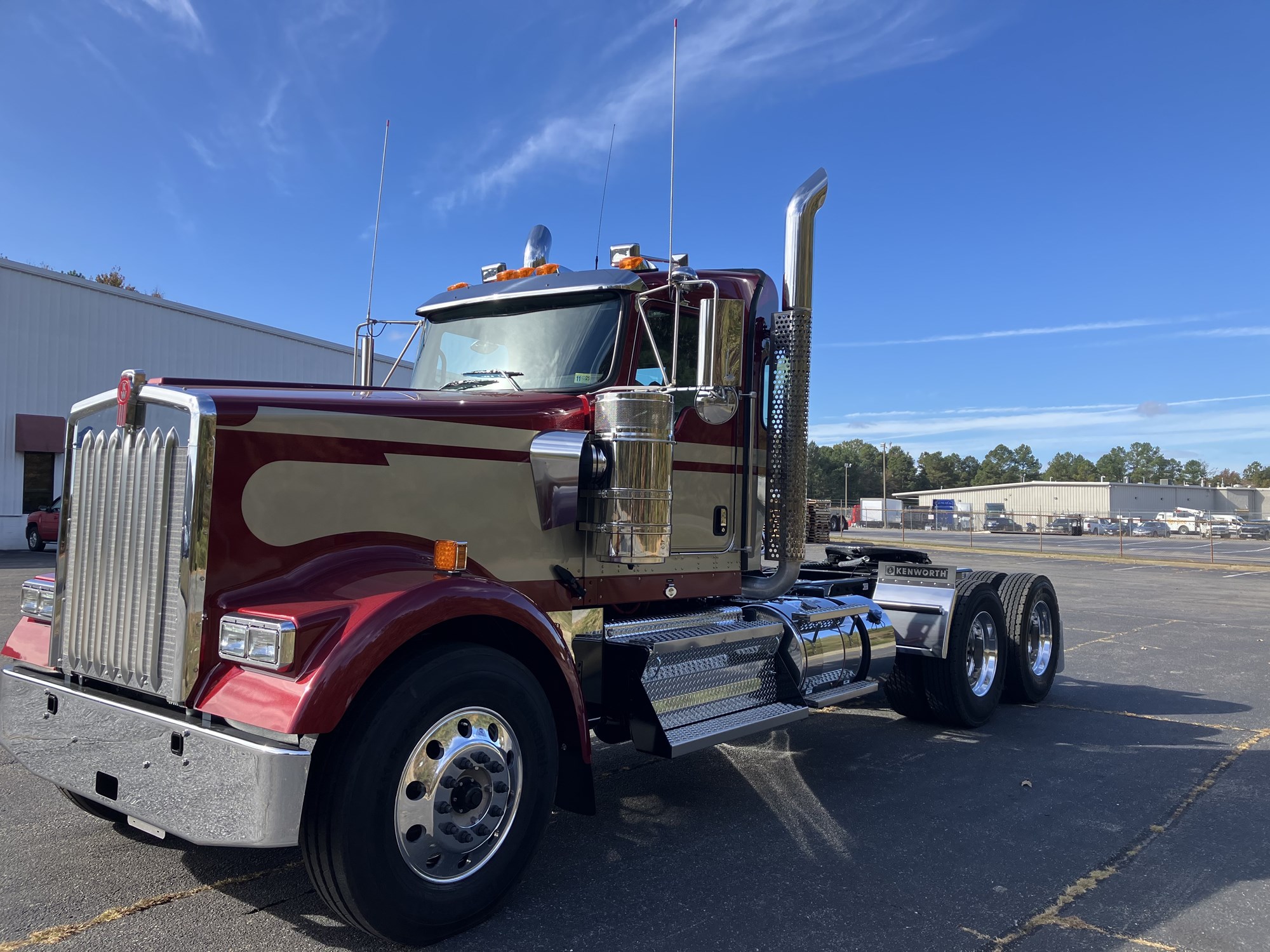 2025 Kenworth W900B - image 2 of 6