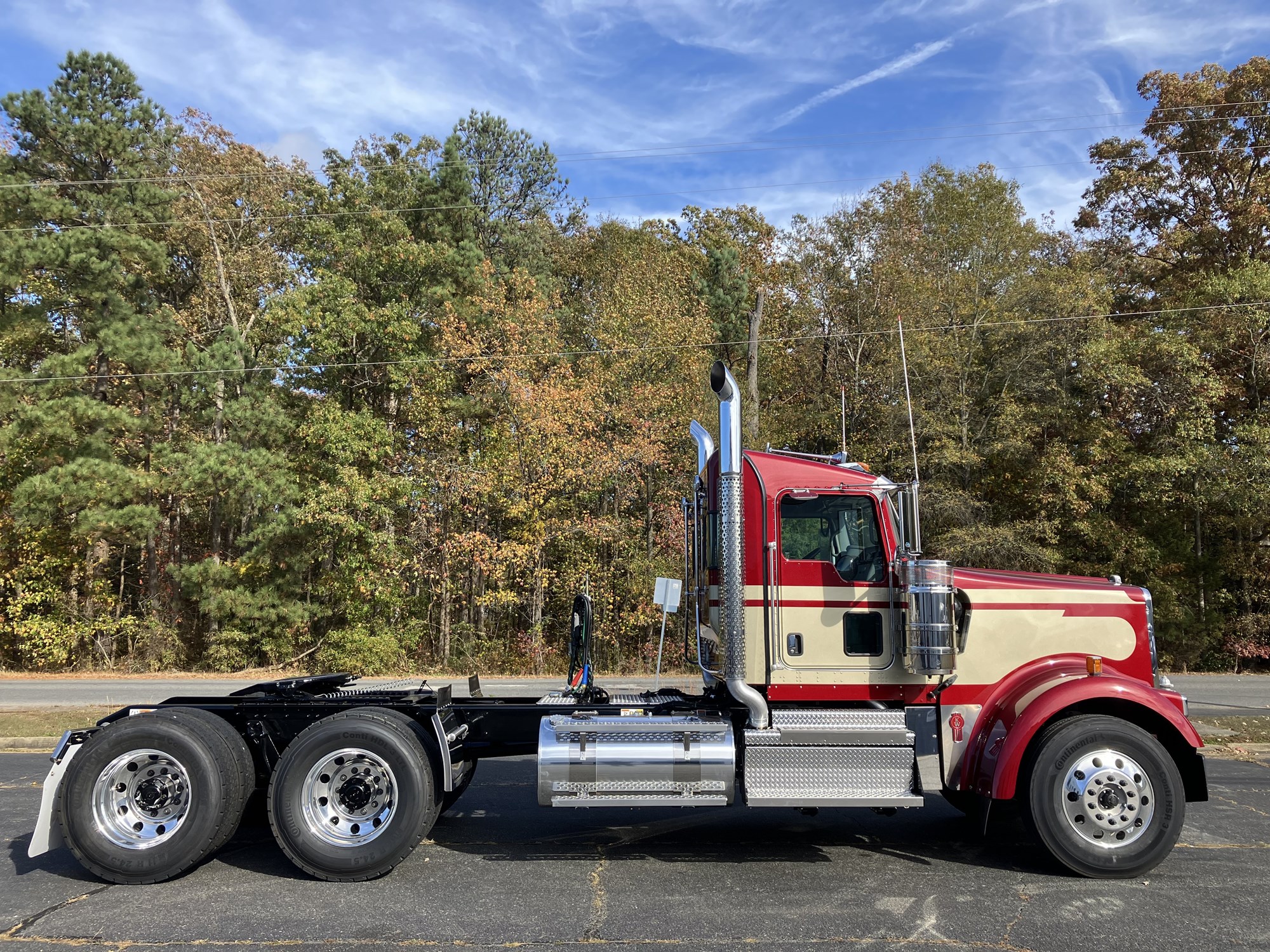 2025 Kenworth W900B - image 3 of 6