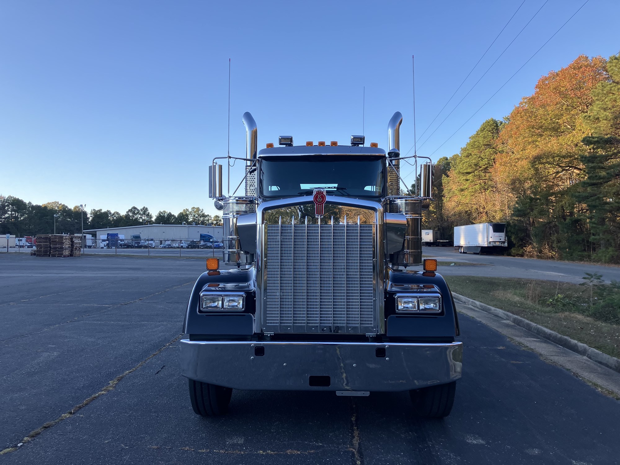 2025 Kenworth W900B - image 1 of 6