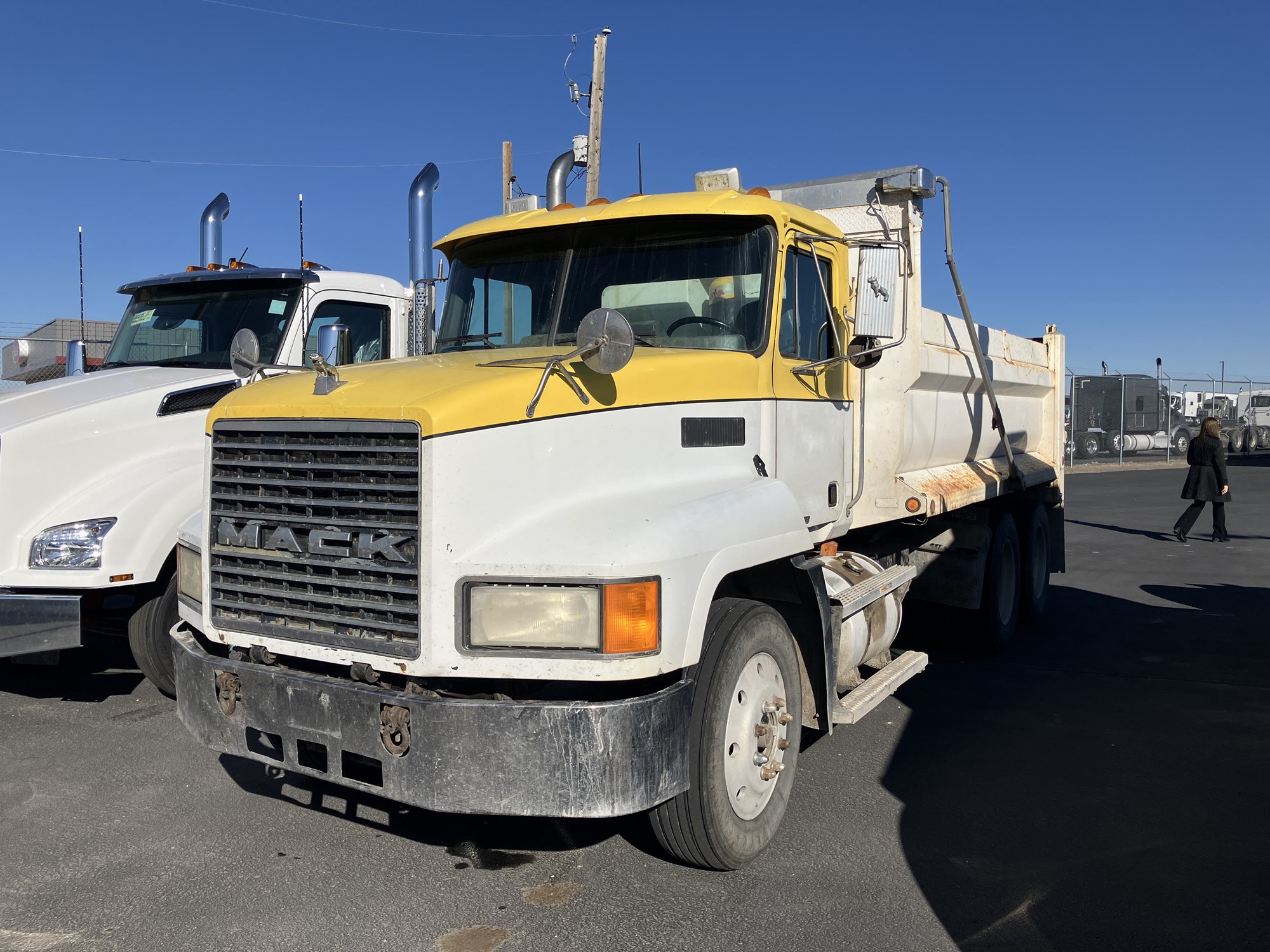 1999 Mack CH613 - image 1 of 1