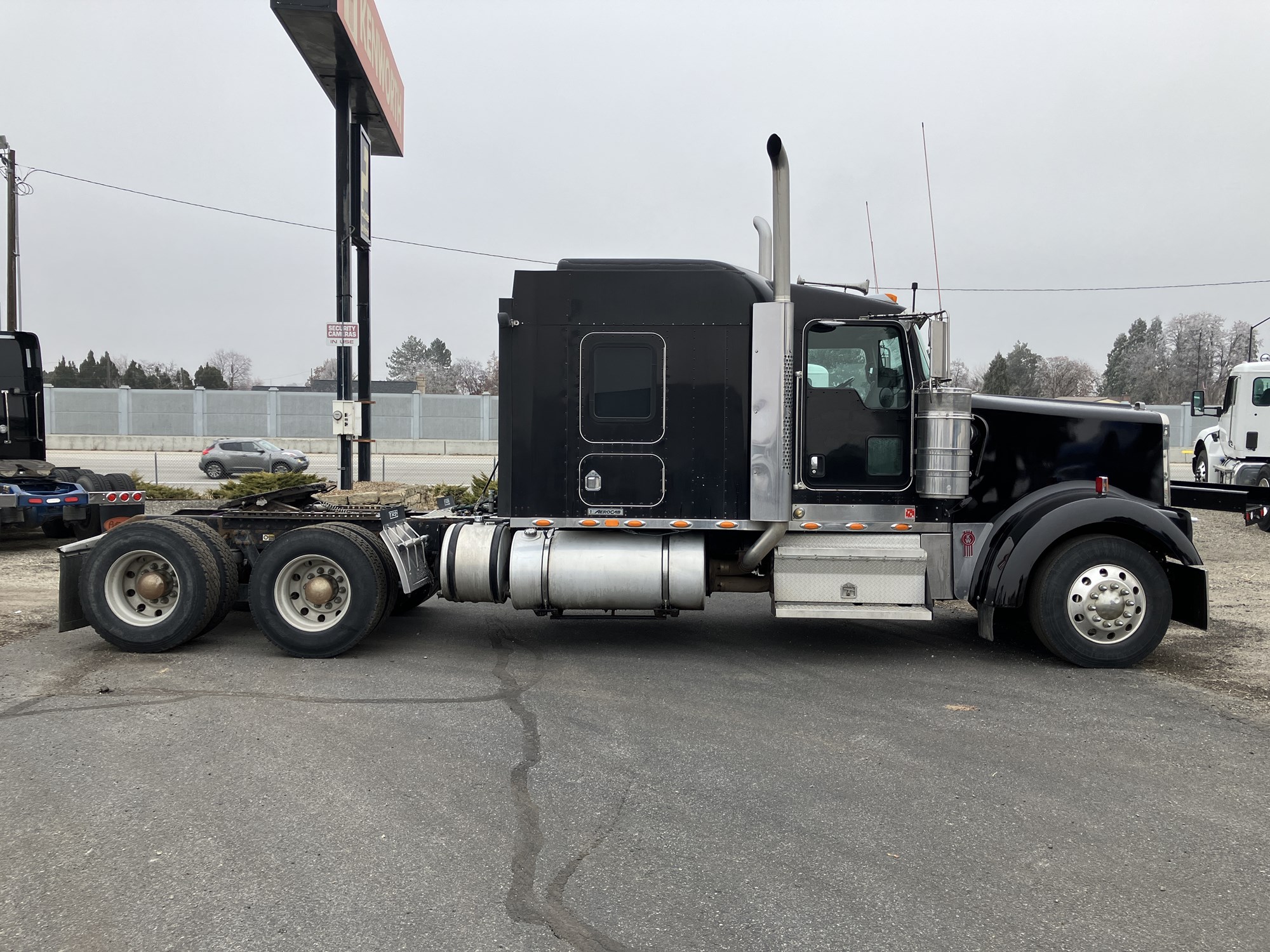 2005 Kenworth W900 - image 6 of 6