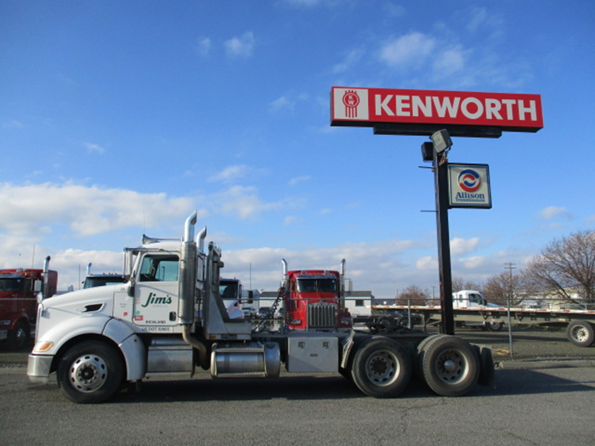 2008 Peterbilt 384 - image 3 of 6