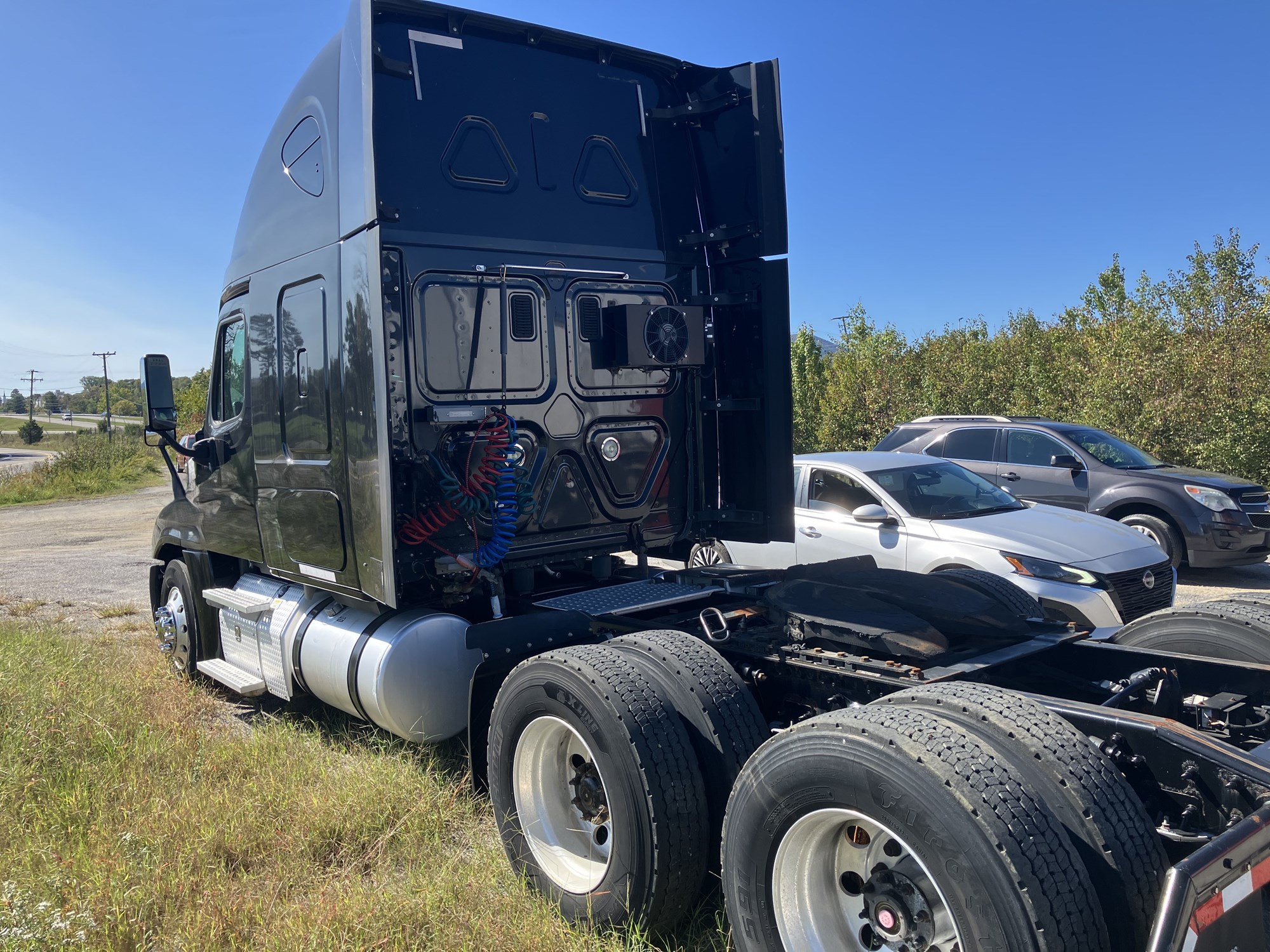 2015 Freightliner Cascadia - image 5 of 6