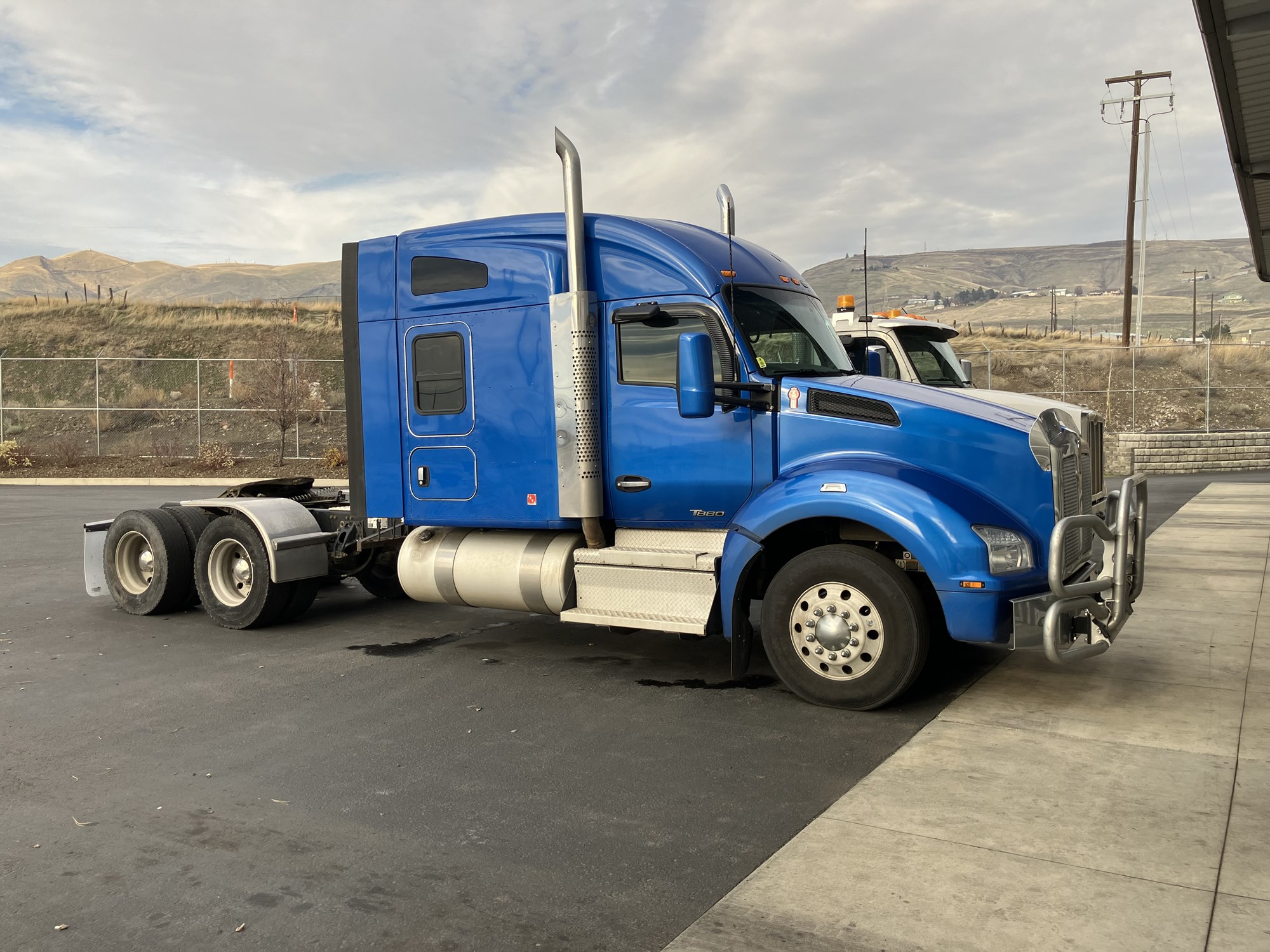 2018 Kenworth T880 - image 3 of 5