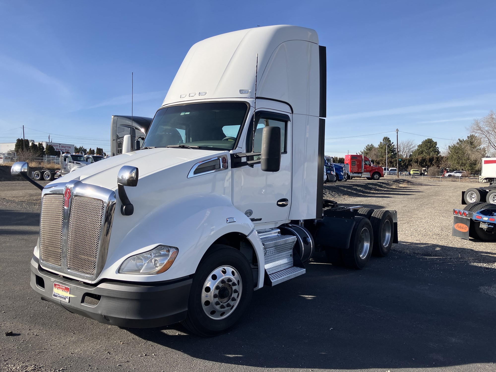 2018 Kenworth T680 - image 1 of 6