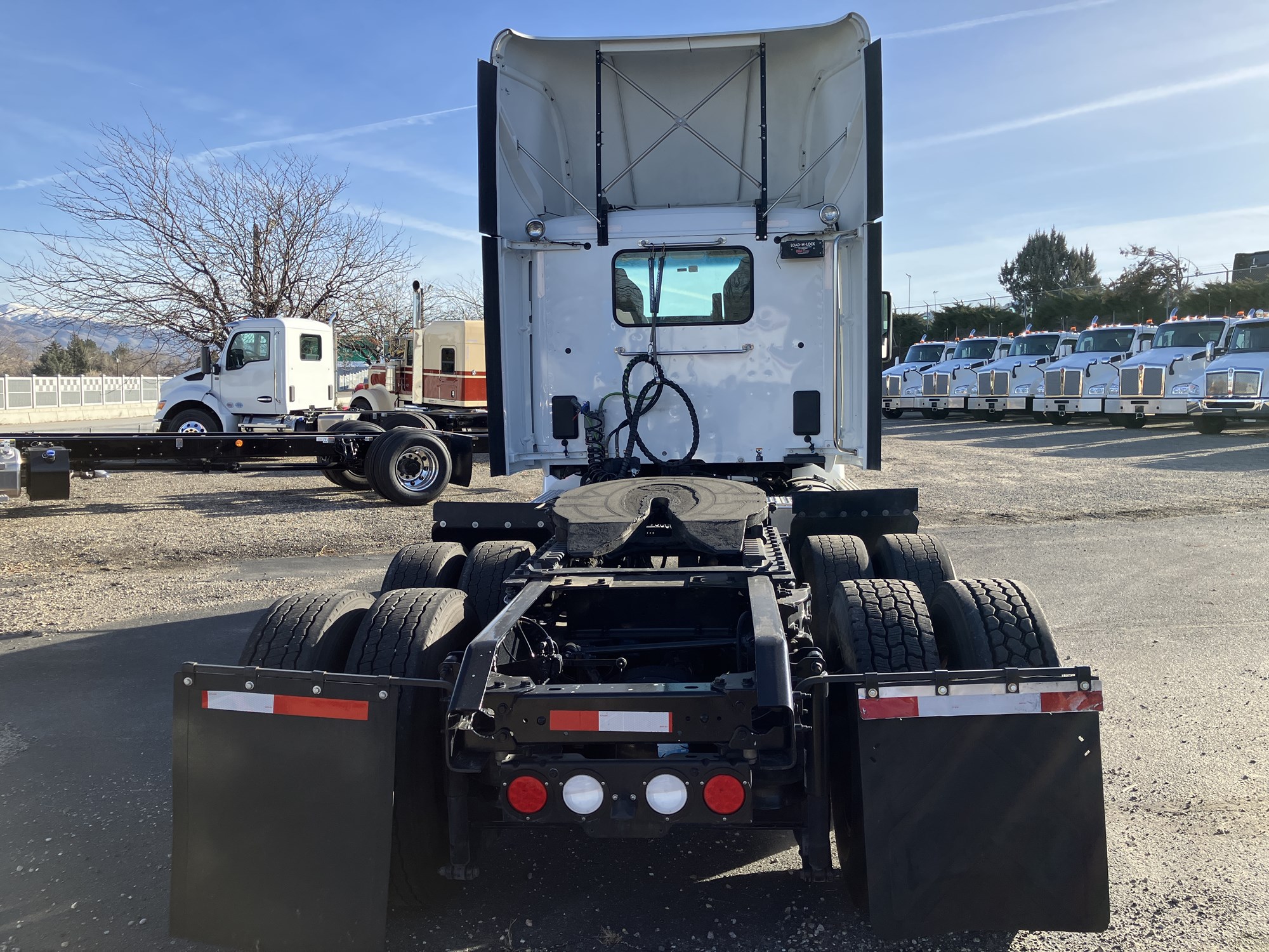 2018 Kenworth T680 - image 4 of 6